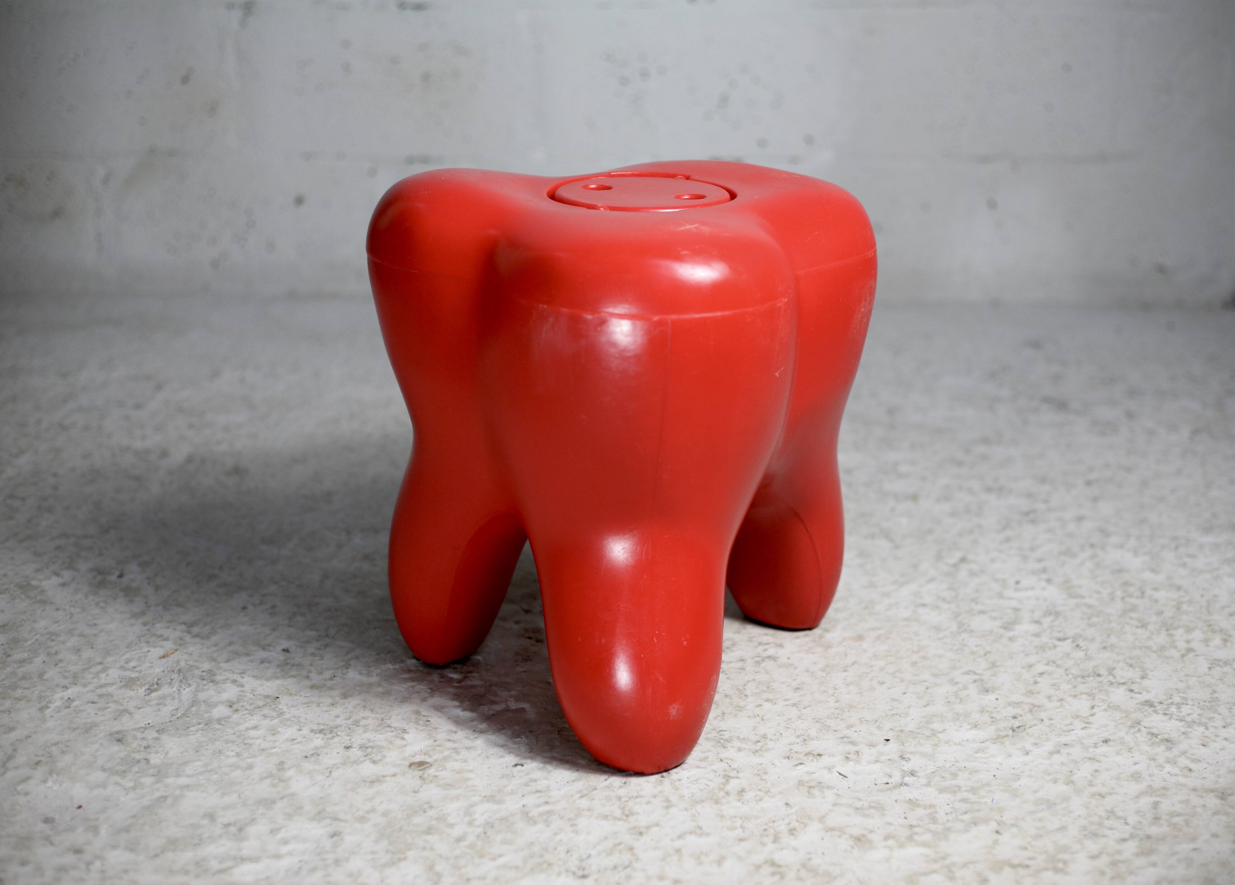 “Tooth” stool. Vintage. Plastic.
