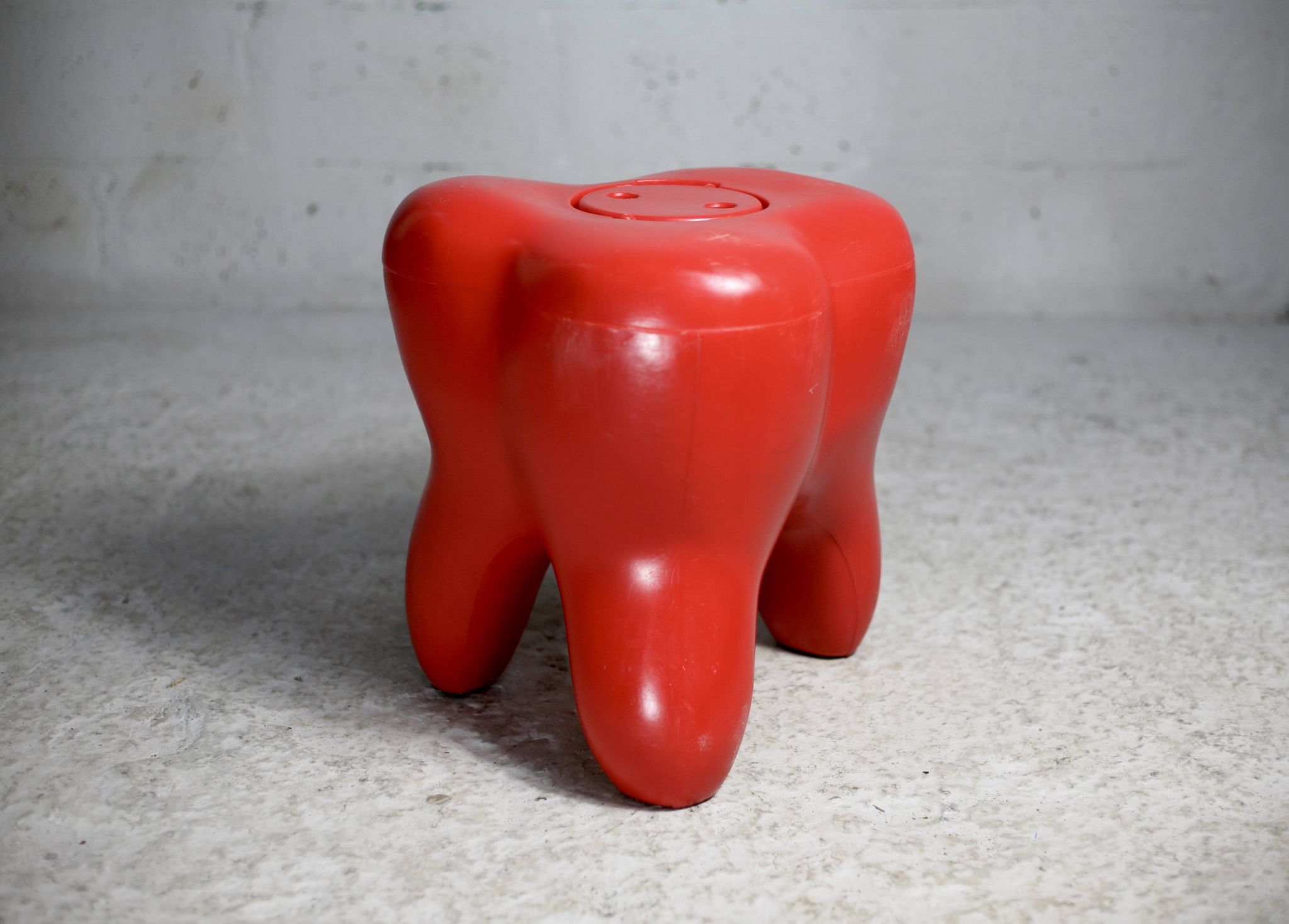 Tabouret "dent". Vintage. Plastique.