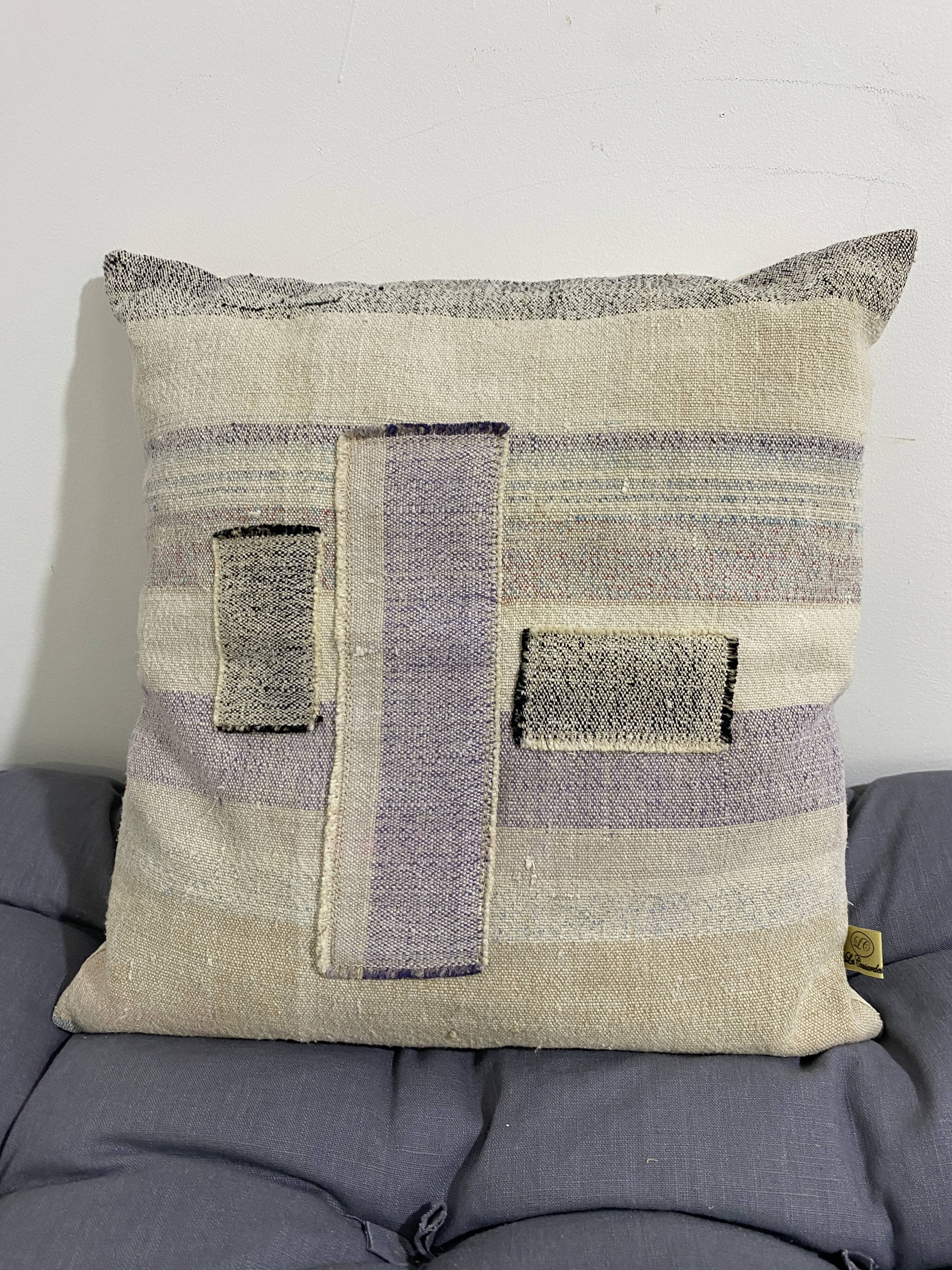 Coussin en toile ancienne style Kilim