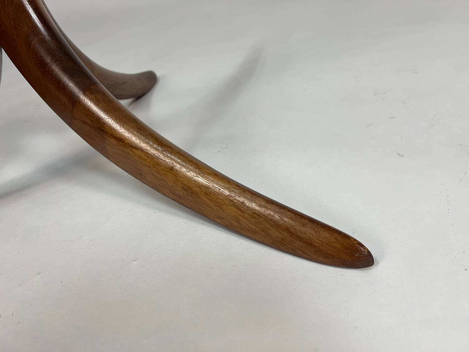 Table basse ronde en teck et verre, années 60