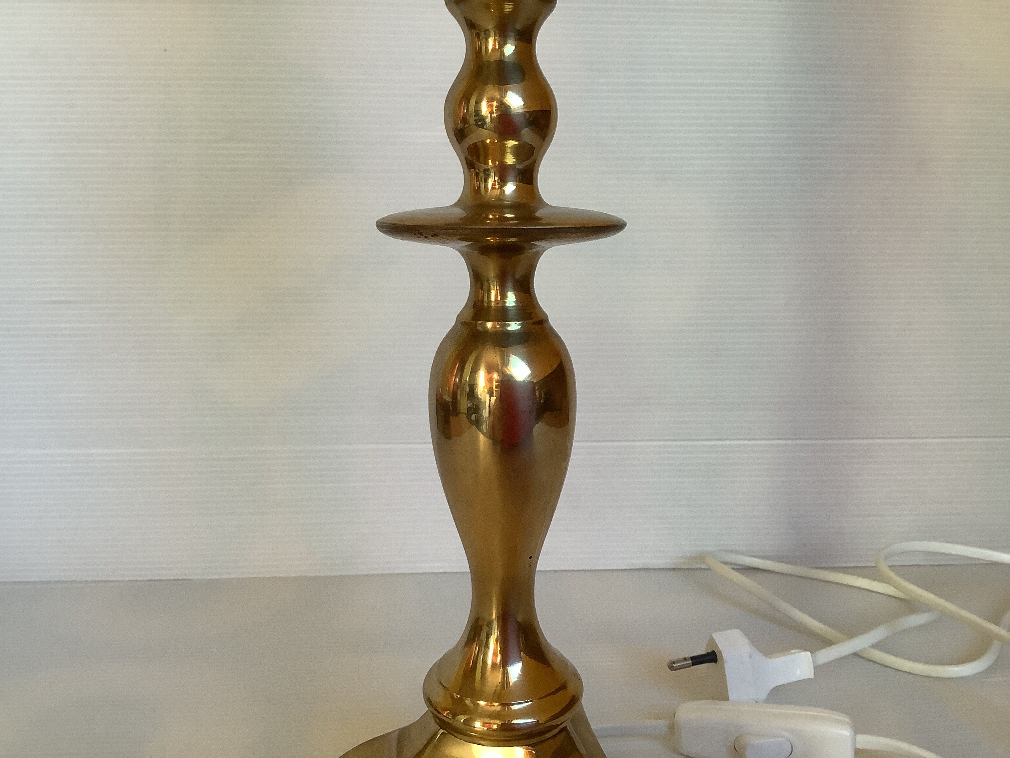 Brass lamp with lion claw feet Italy