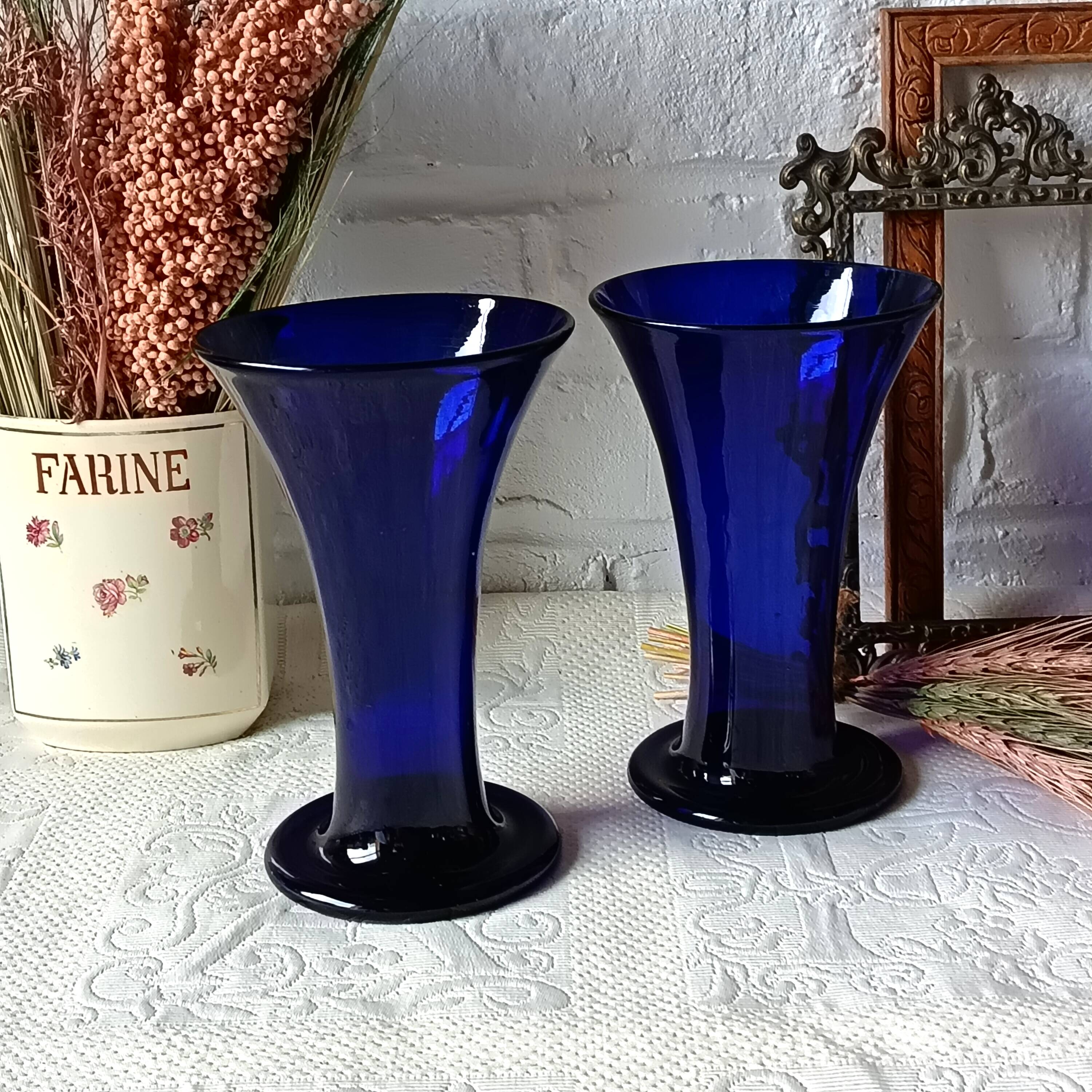 Pair of cobalt blue vases in blown glass, handmade.