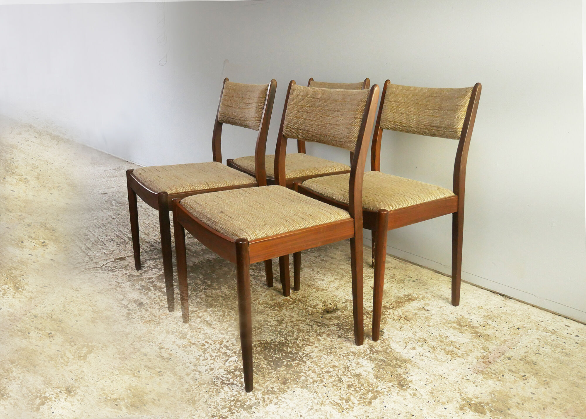 G Plan Fresco dining table and chairs 1970