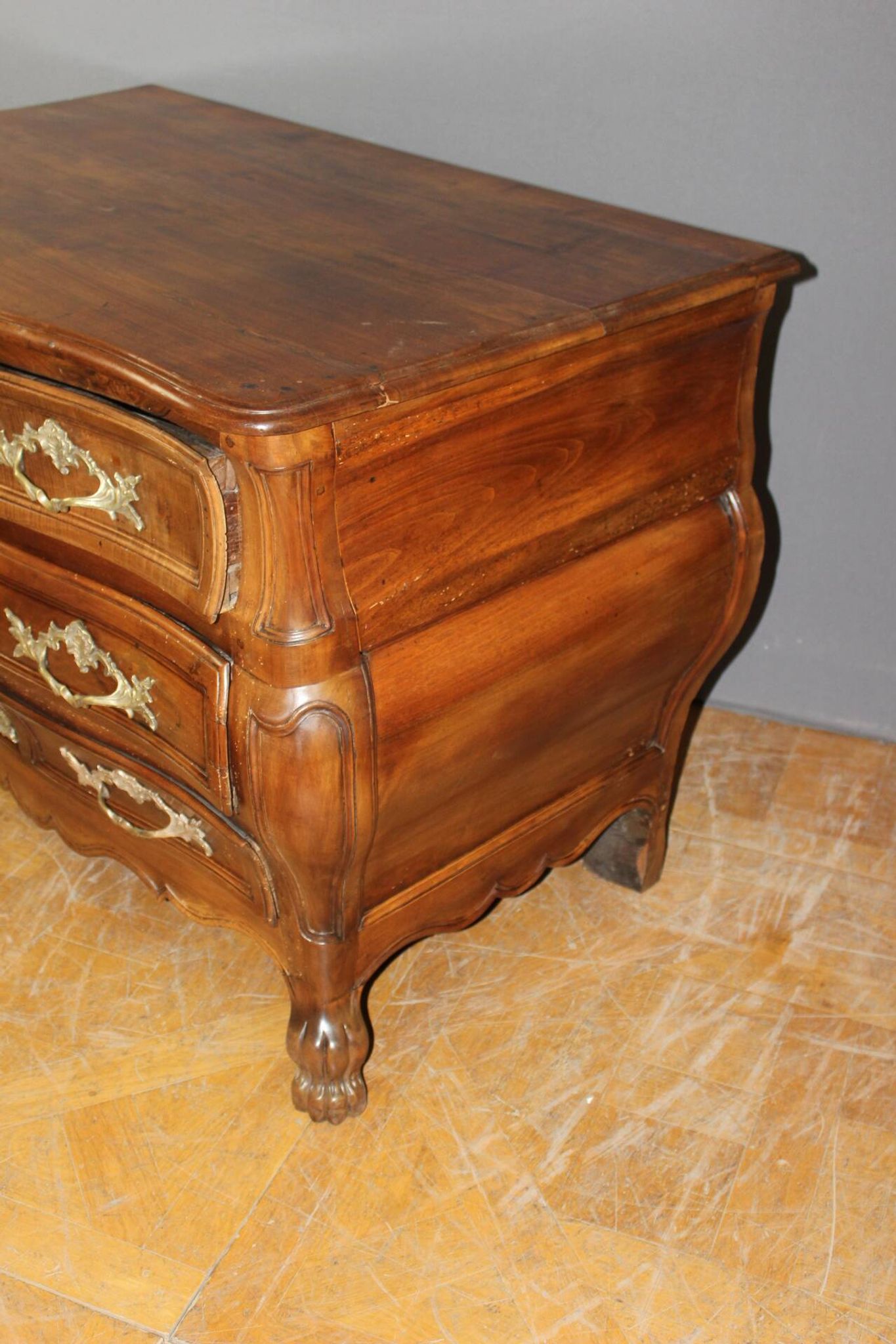 Commode Tombeau Bordelaise en Noyer XVIIIe