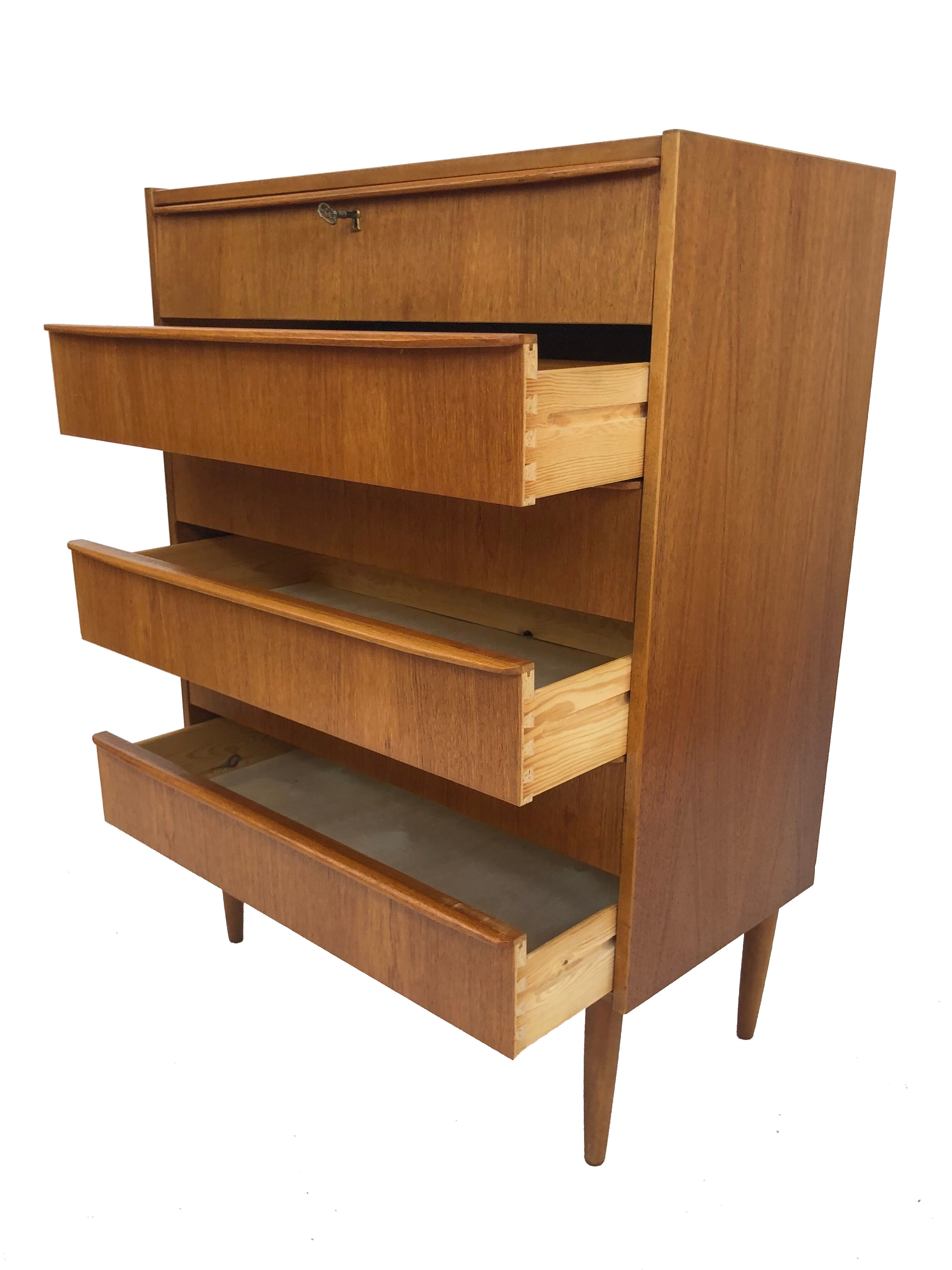 Dresser in teak