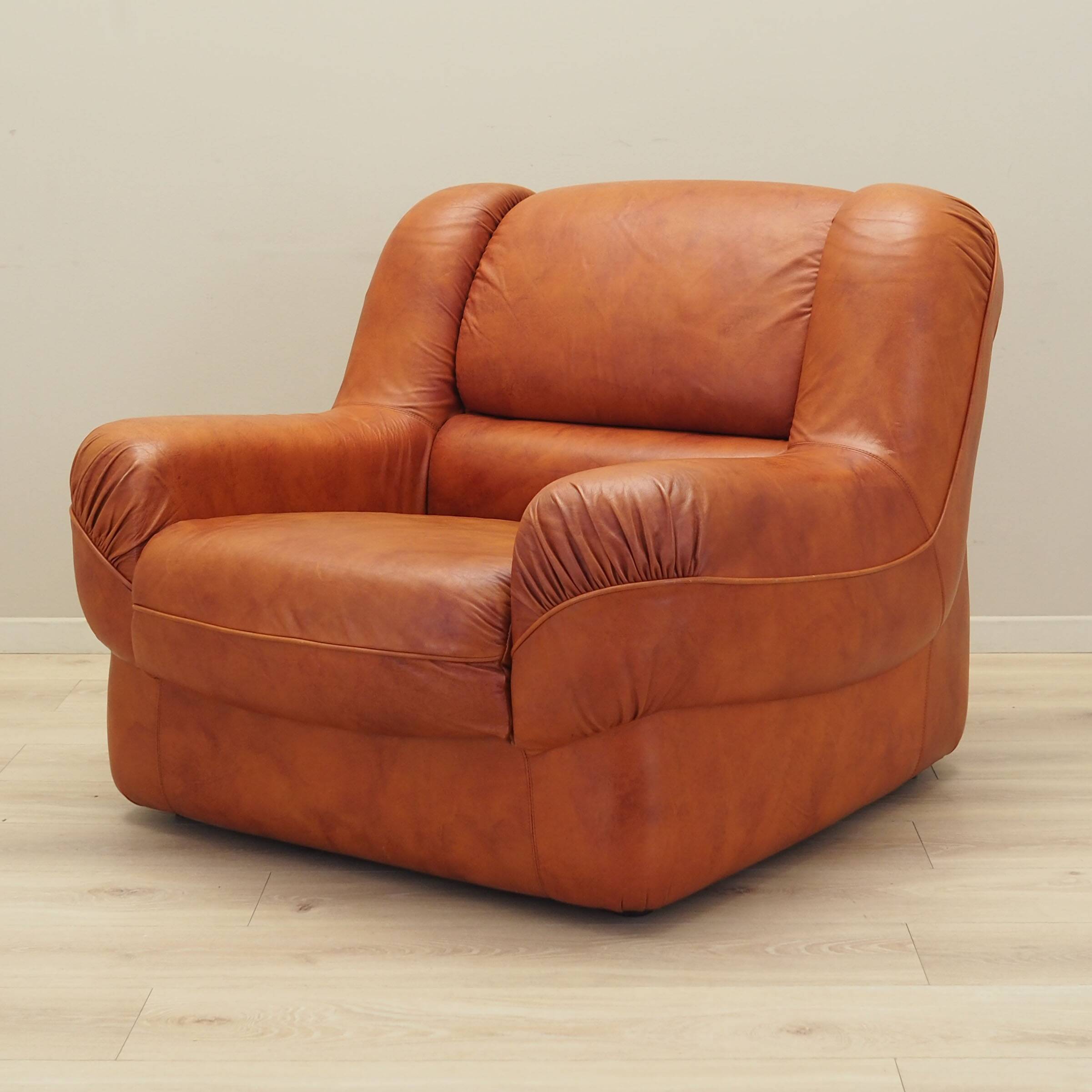 Fauteuil orange, design italien, années 1970, fabricant : Mimo Padova