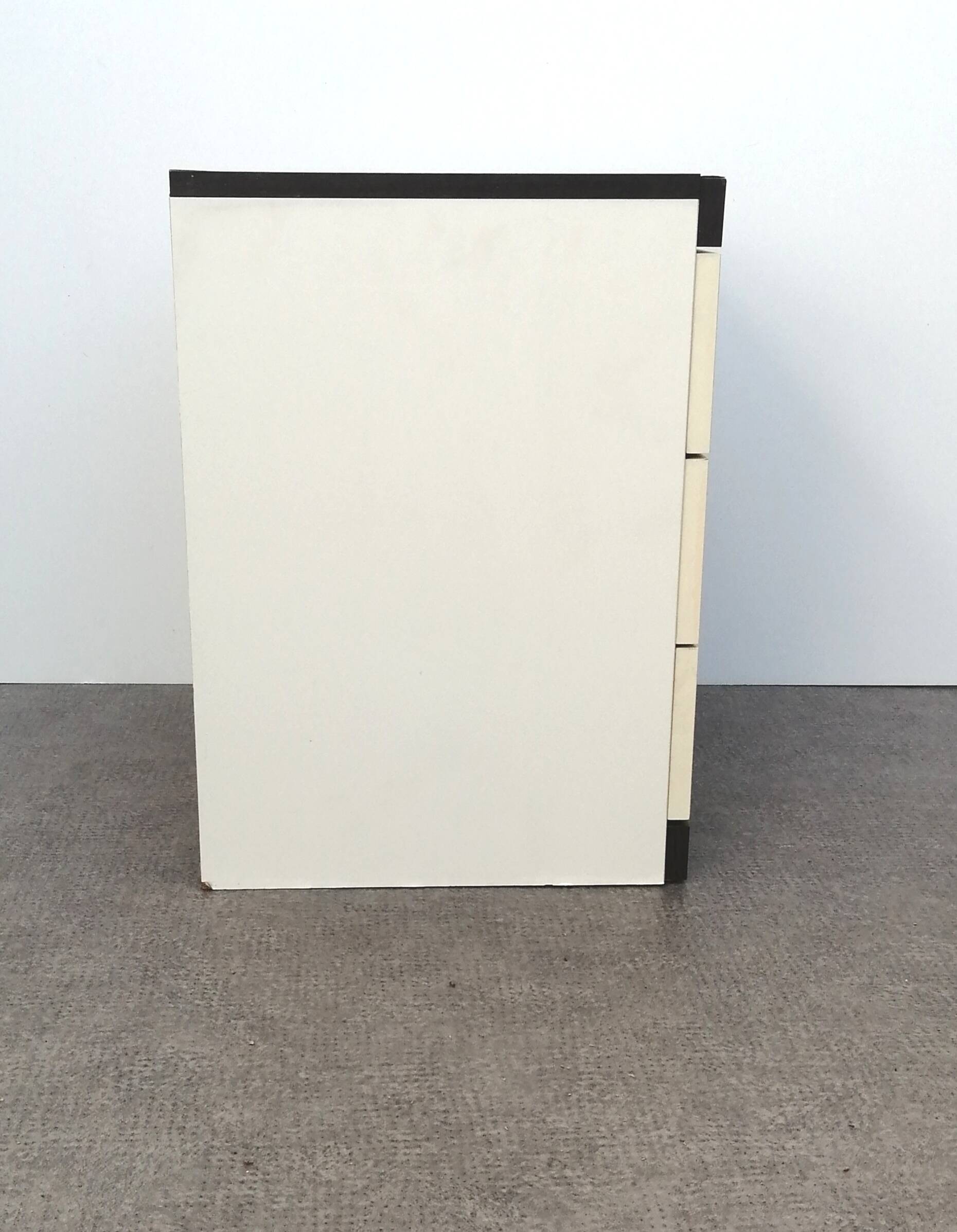 Vintage 3-drawer bedside table in wood and vintage veneer 1970