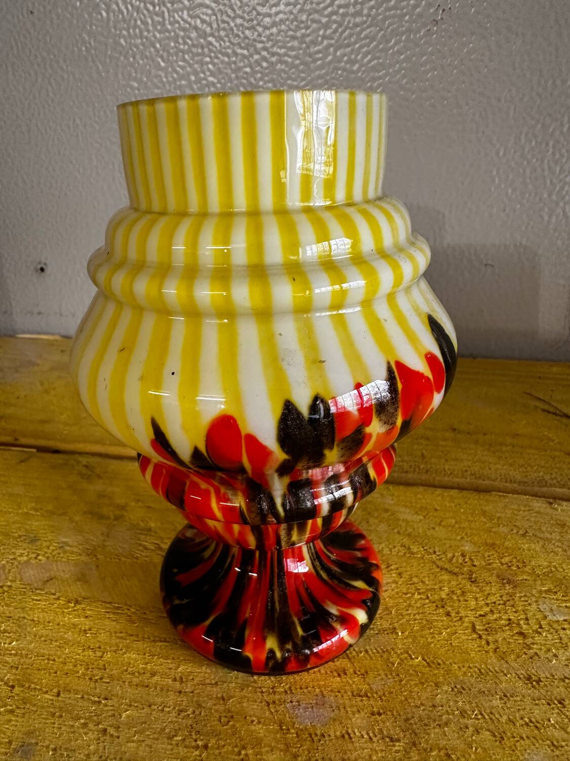 Small 1970s Murano Glass Vase in the style of Carlo Moretti. H15.
