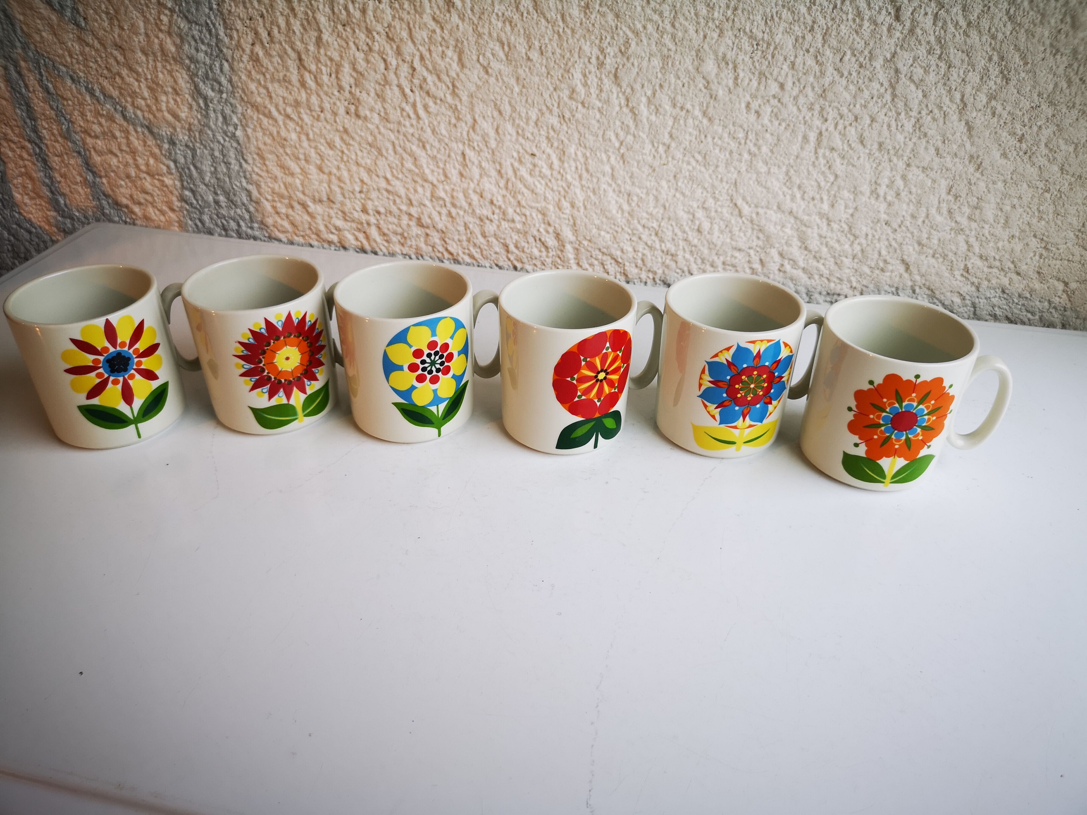 Series of six mugs