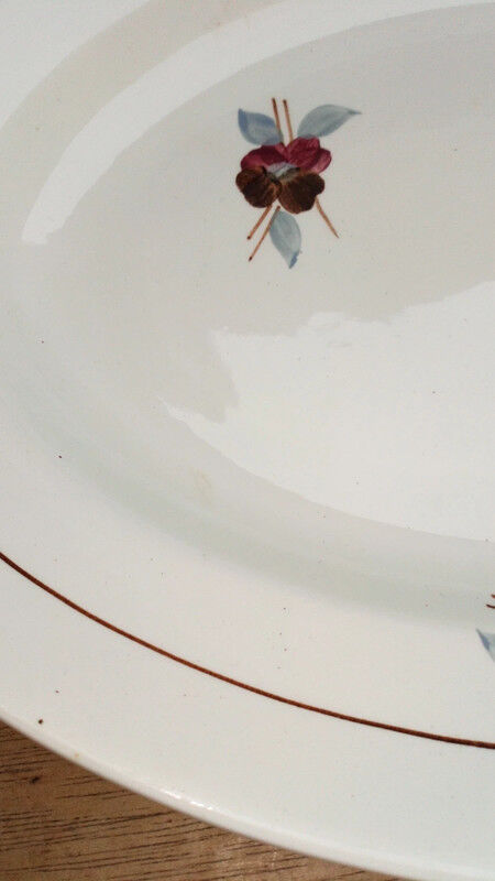 Oval serving plate St Amand 502