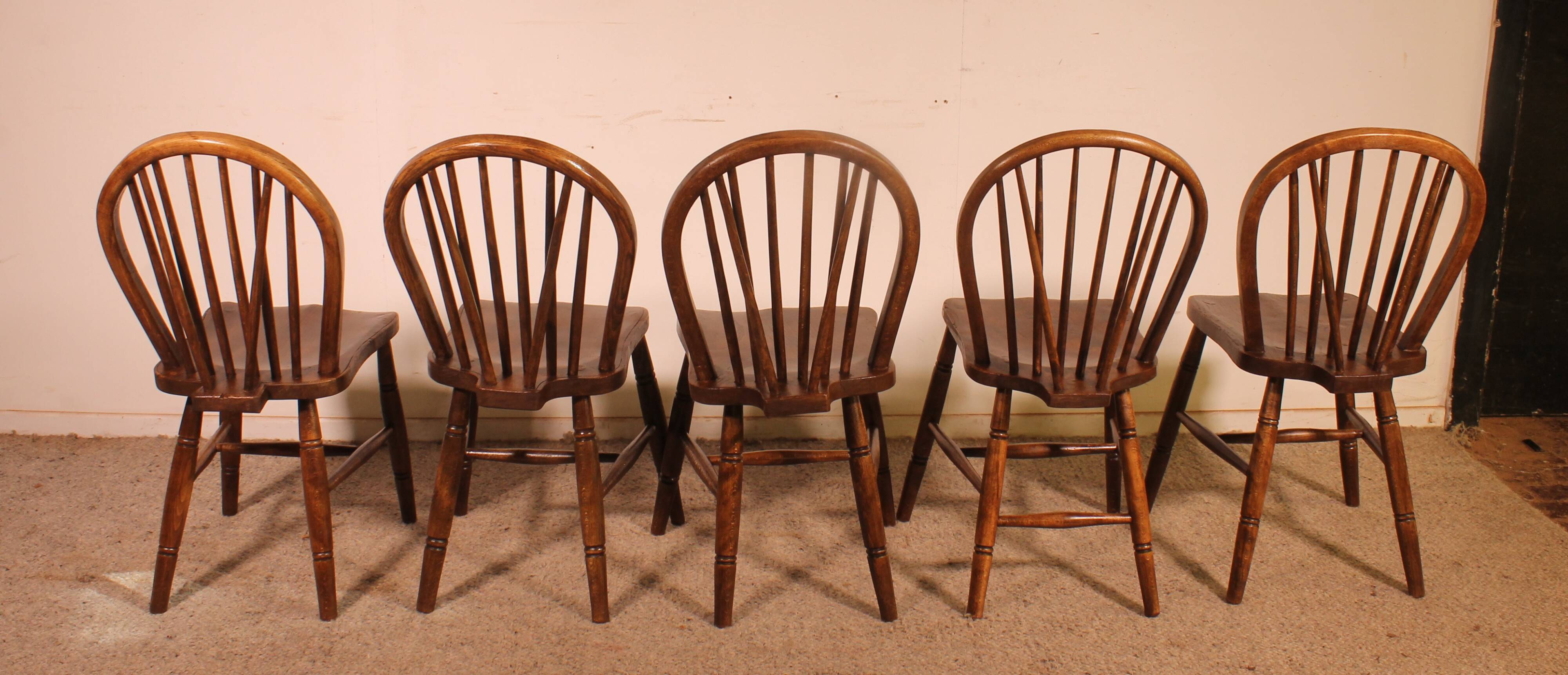 Série De 5 Chaises Windsor Du 19° Siècle