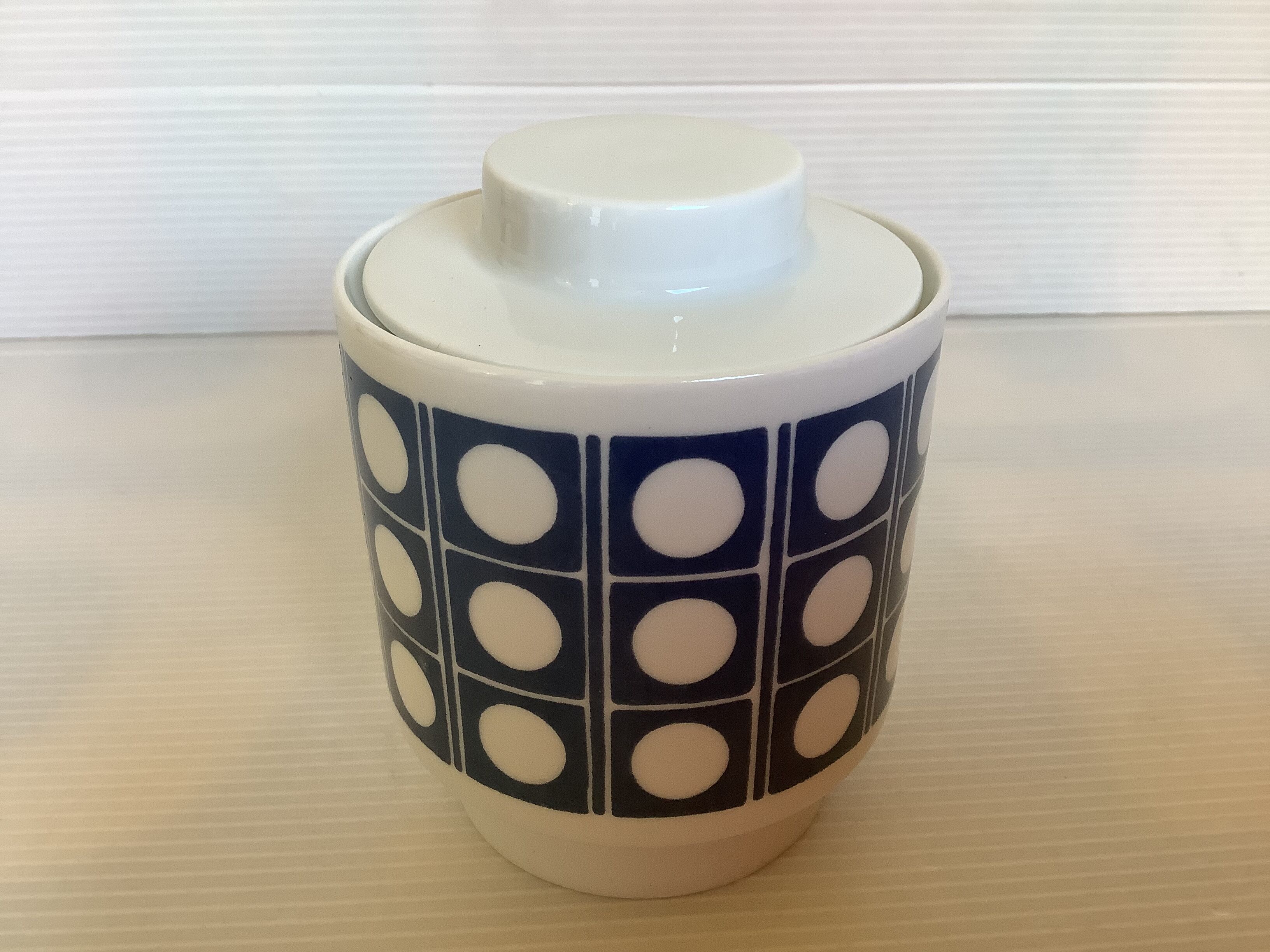 Sweeten box melitta Germany round white square blue