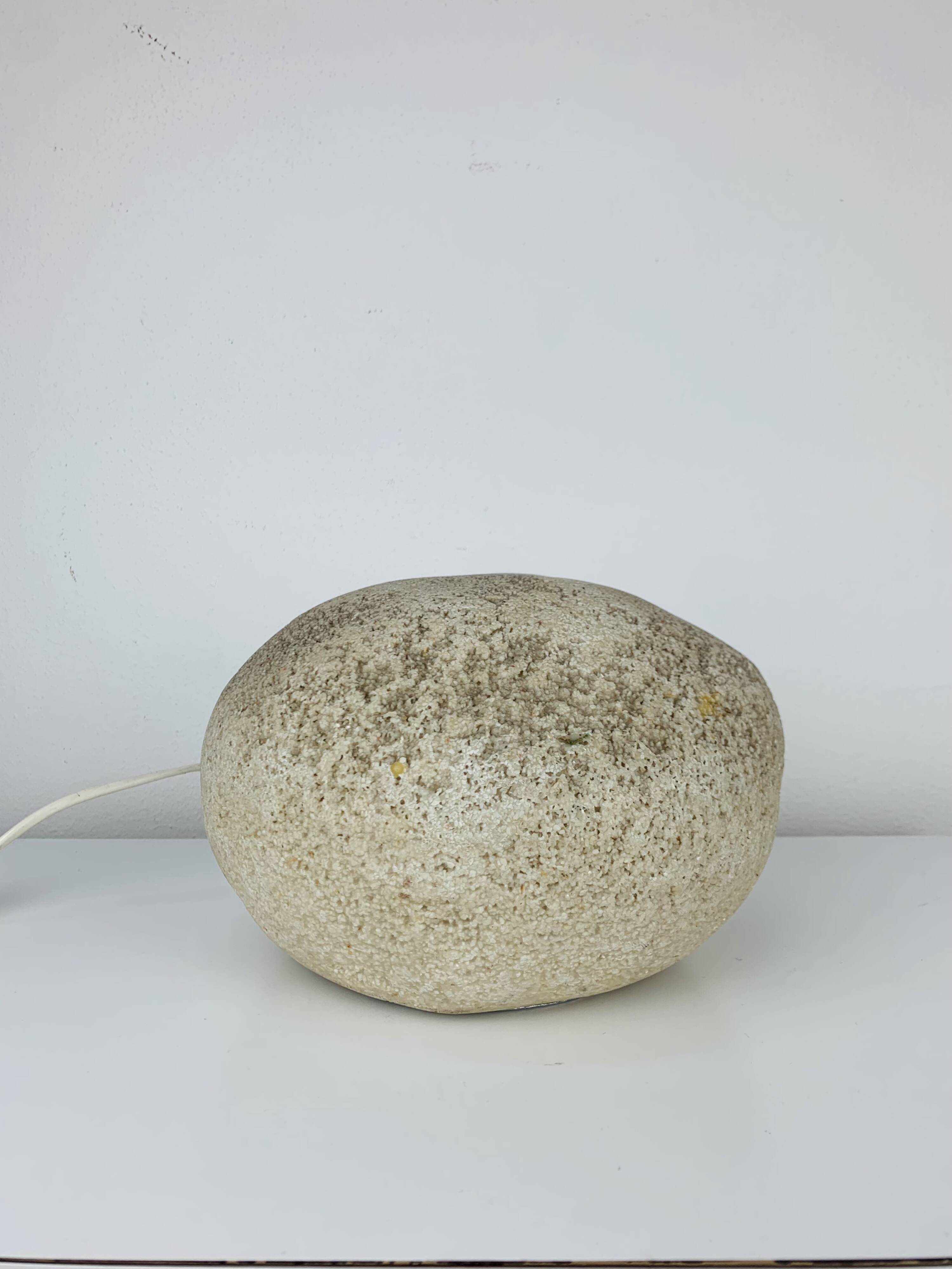 Lampe Dora dite "caillou" par André Cazenave