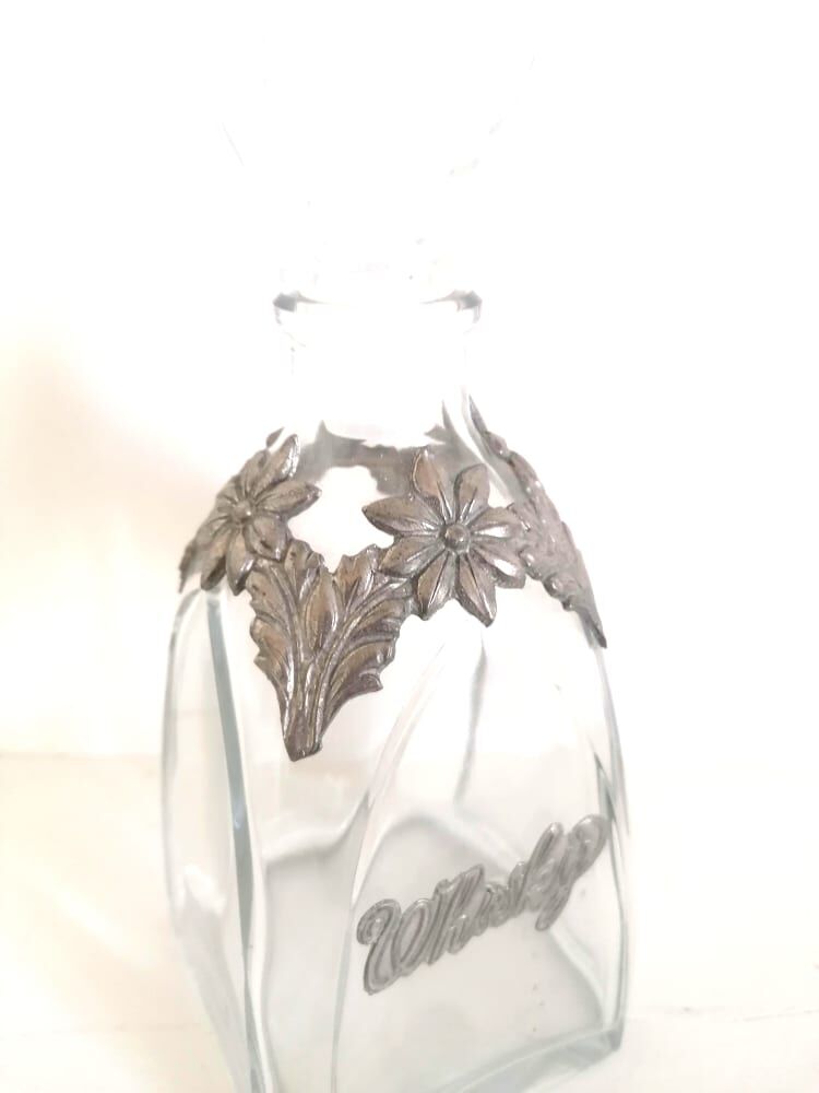 Carafe à whisky décor en étain