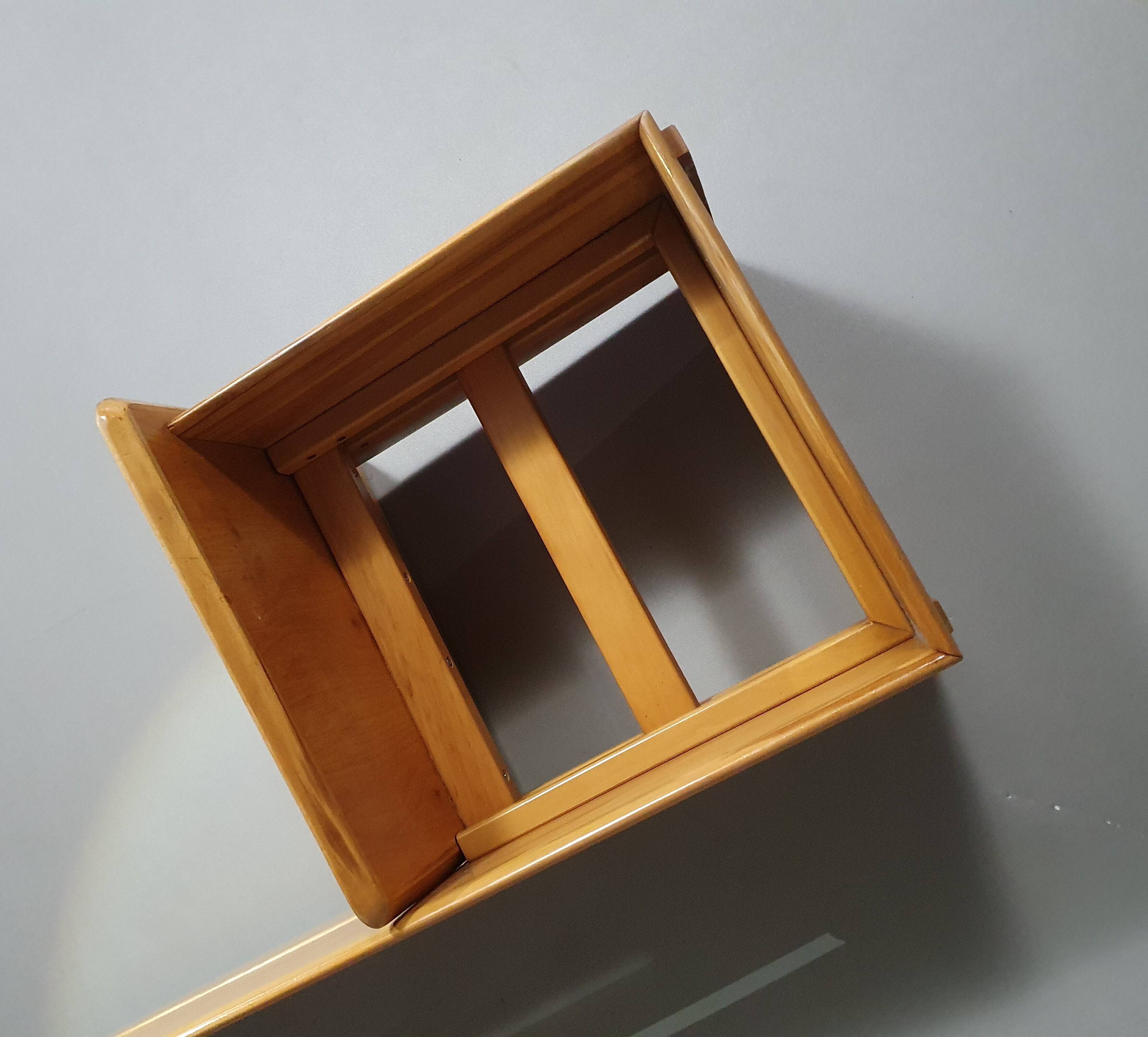 Mycene chair by Ferdinando Meccani for Meccani Arredamenti, 1978. Cherry chair. Dimensions 43.5 x 44