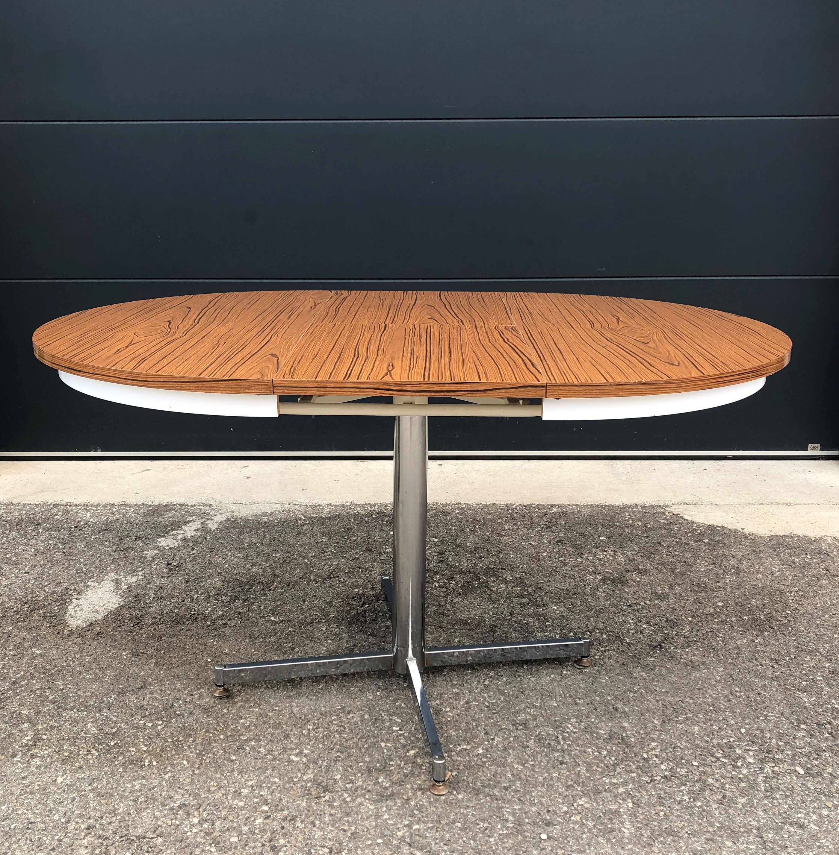 Round table