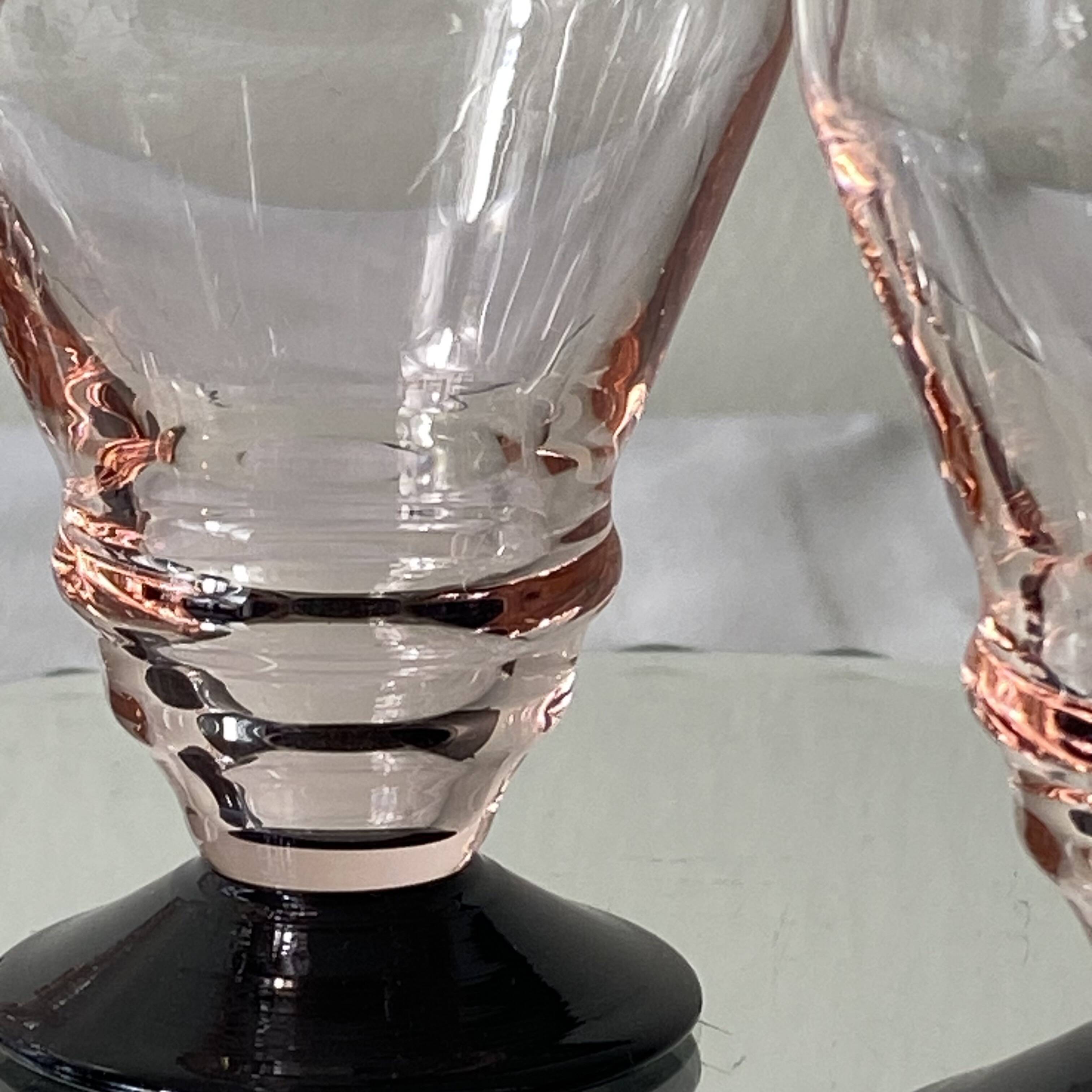 6 small Art Deco pink glasses with black stems, 7 cl.