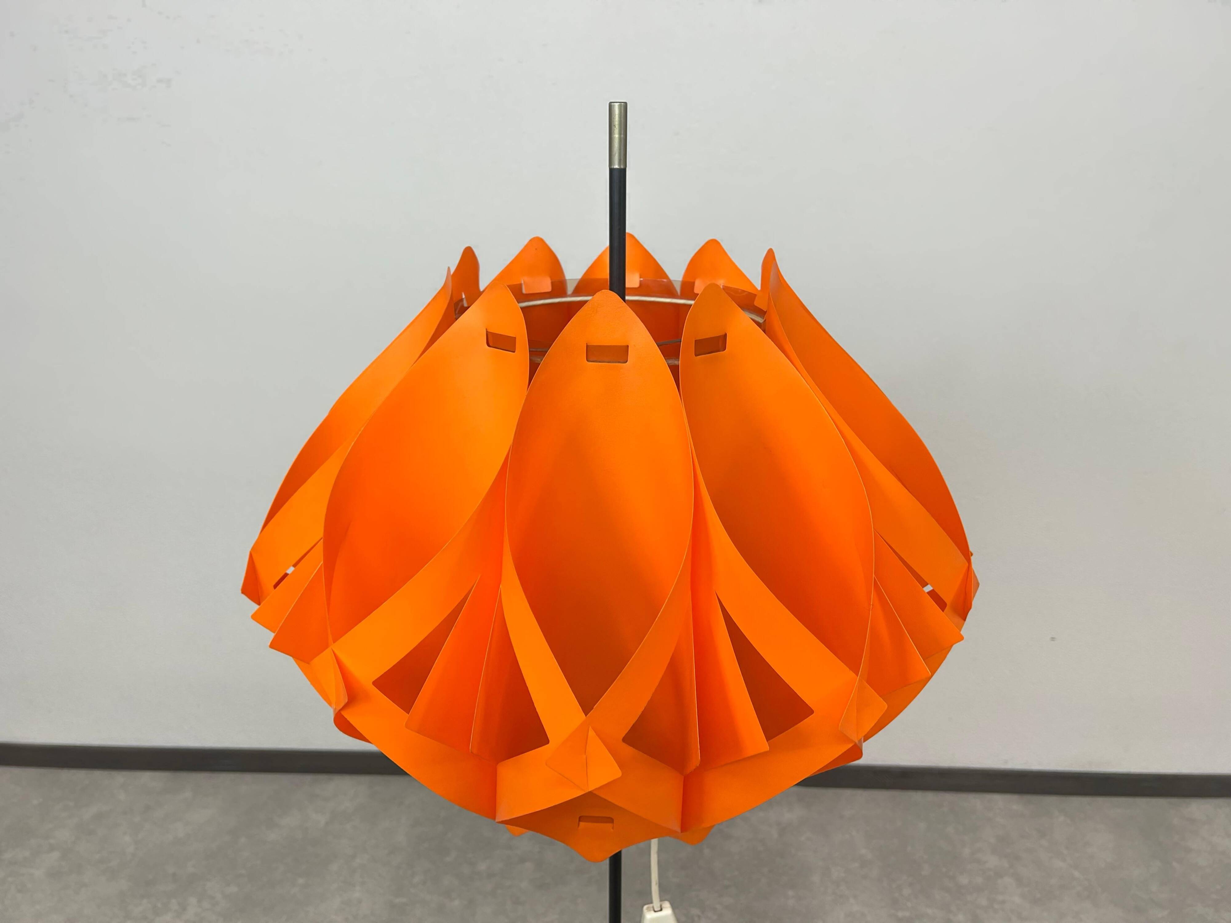 Orange floor lamp by Milanda Havlova - Vest Leuchten