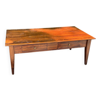 Table basse en acajou massif ouvrant par deux tiroirs en ceinture, début XXe siècle