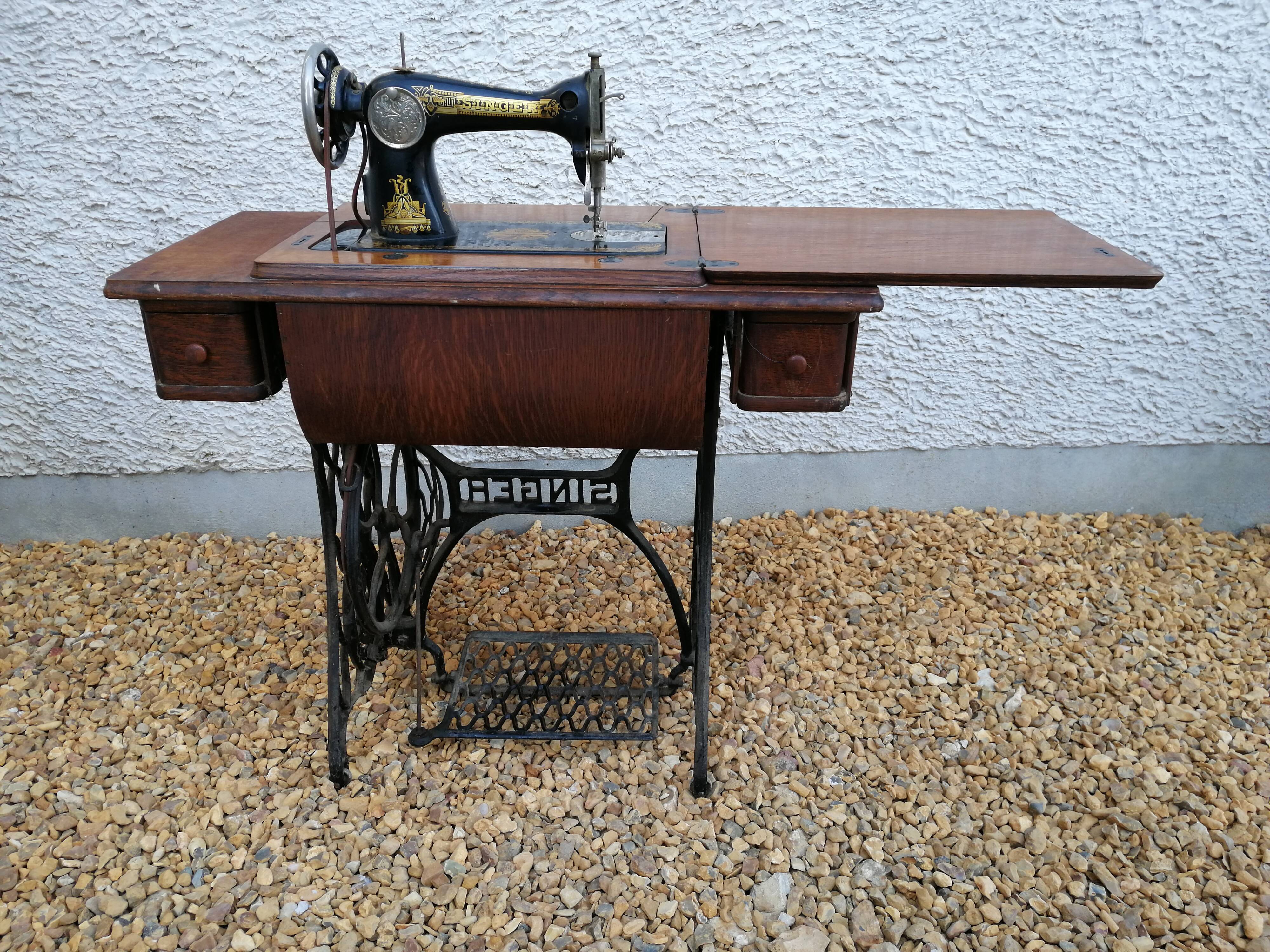 Ancient singer sewing machine