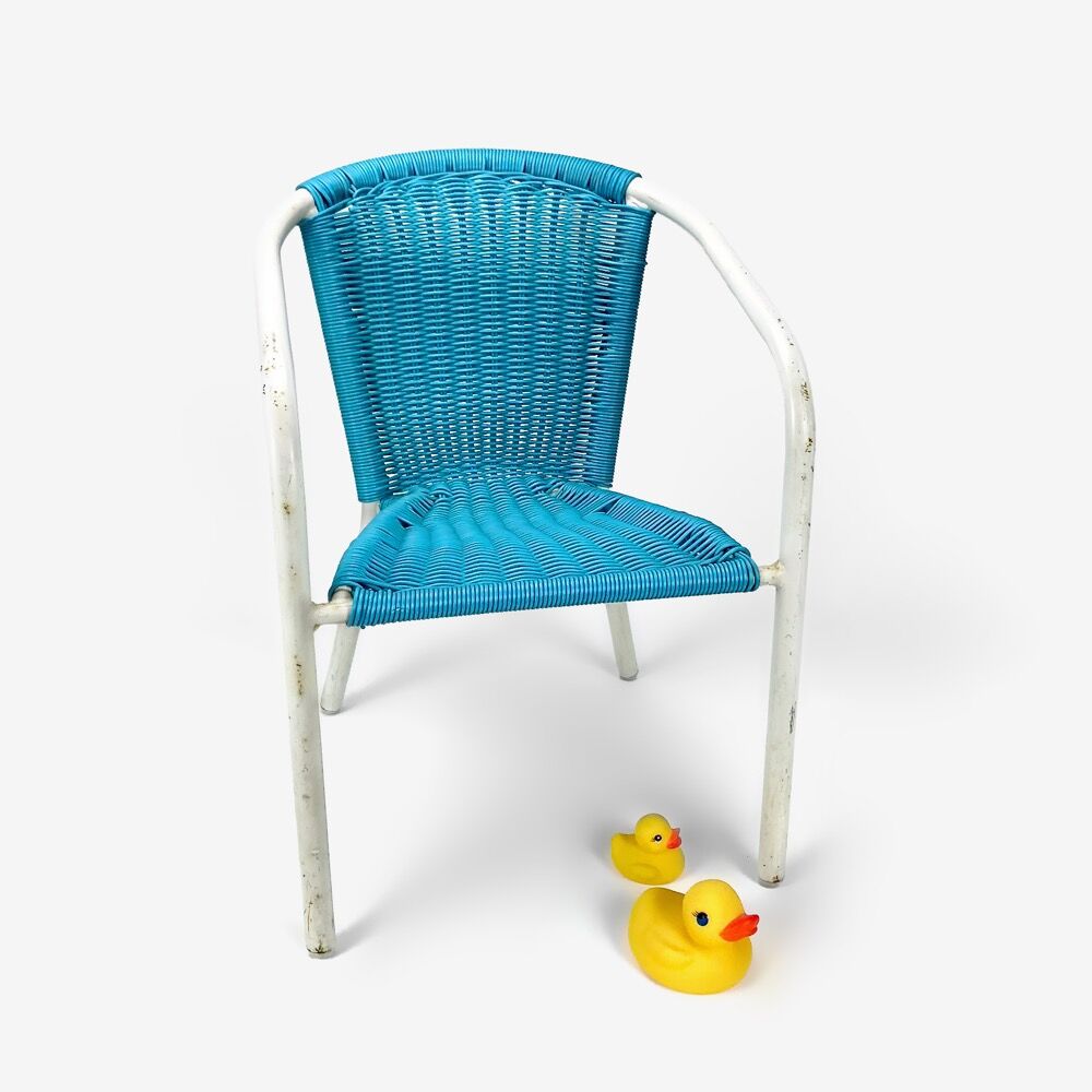 Children's armchair in white metal and turquoise blue scoubidou