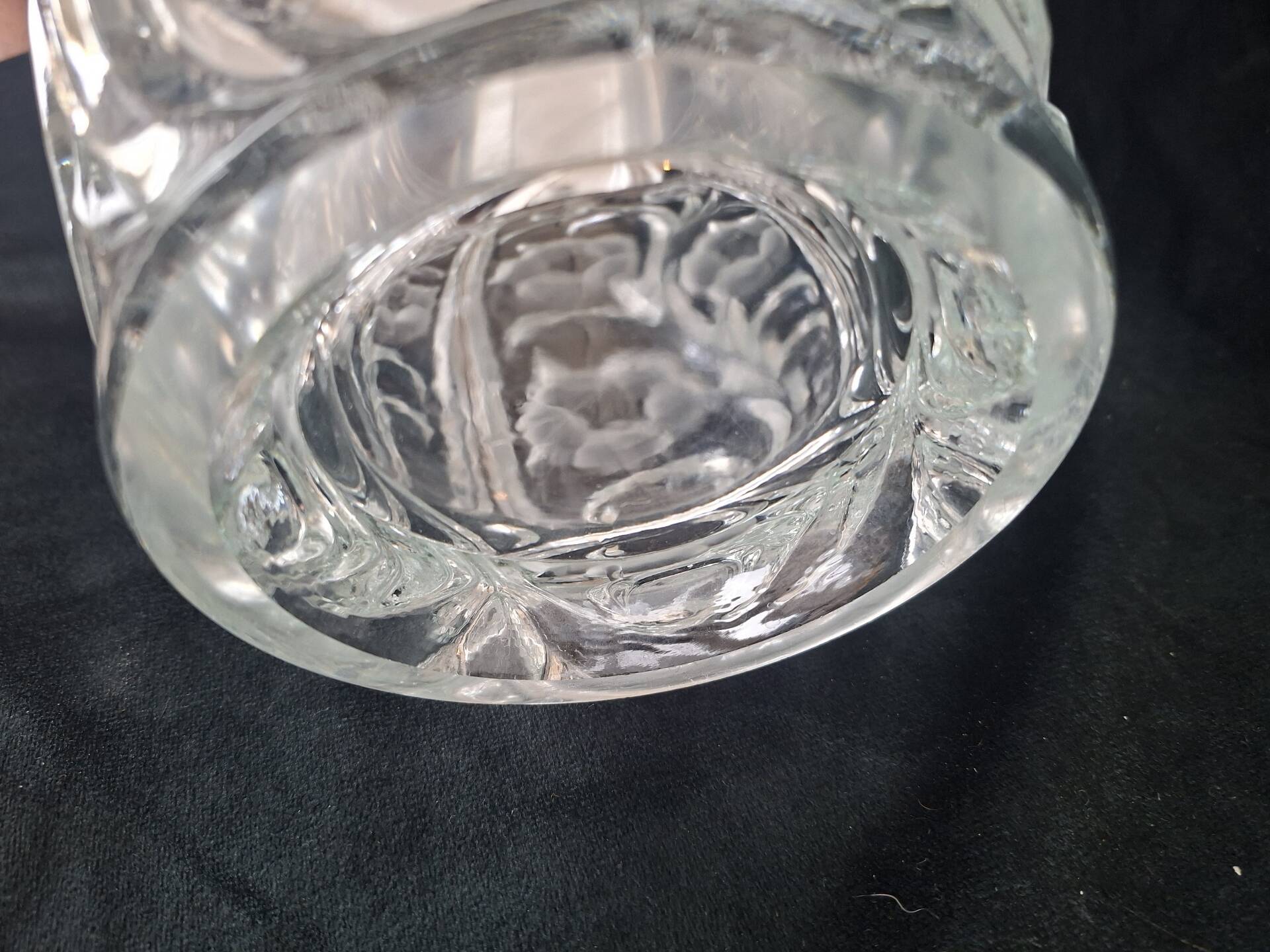 Grand vase en cristal taillé décor floral