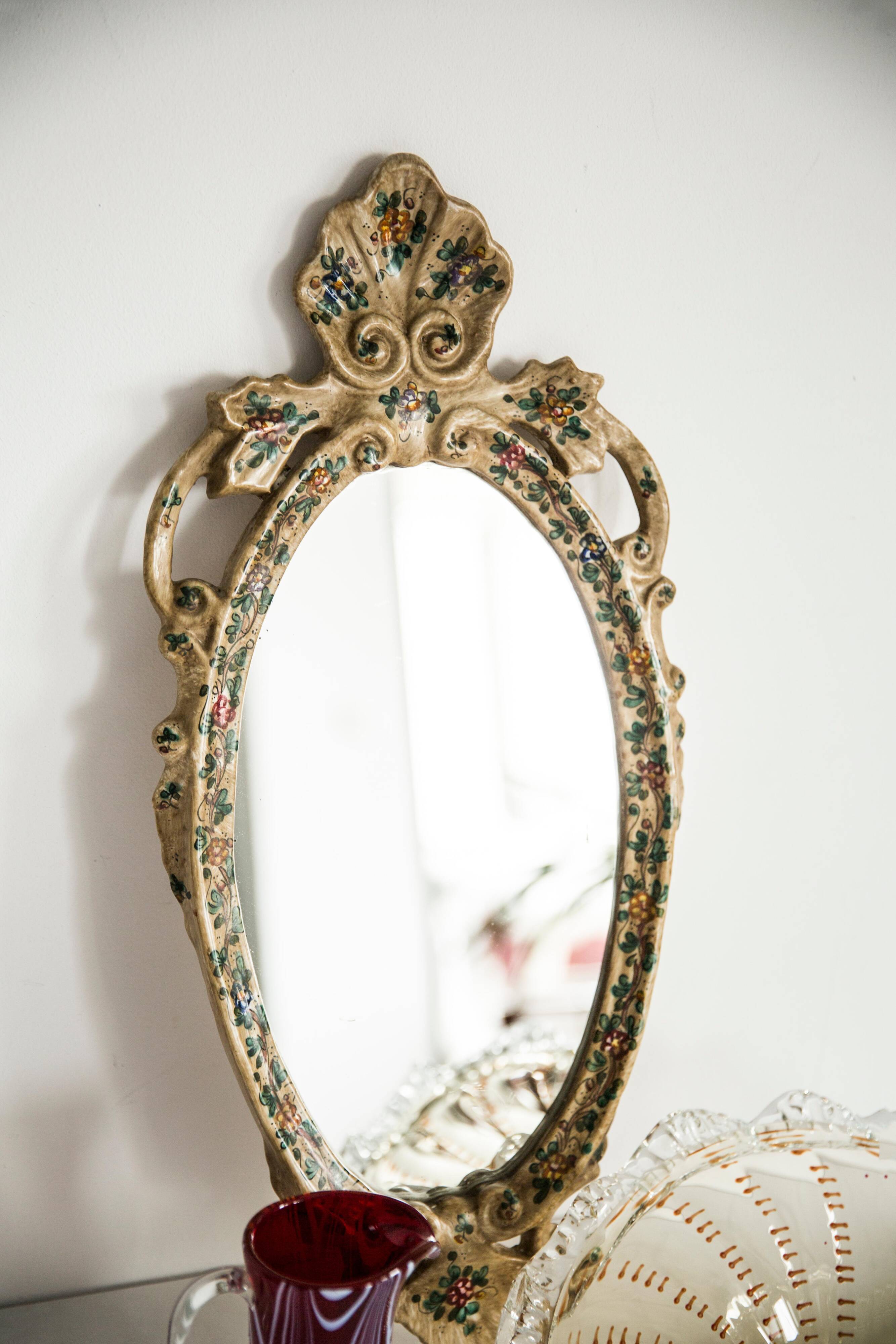 Miroir mural vintage style milieu du siècle avec décor fleurs en plâtre