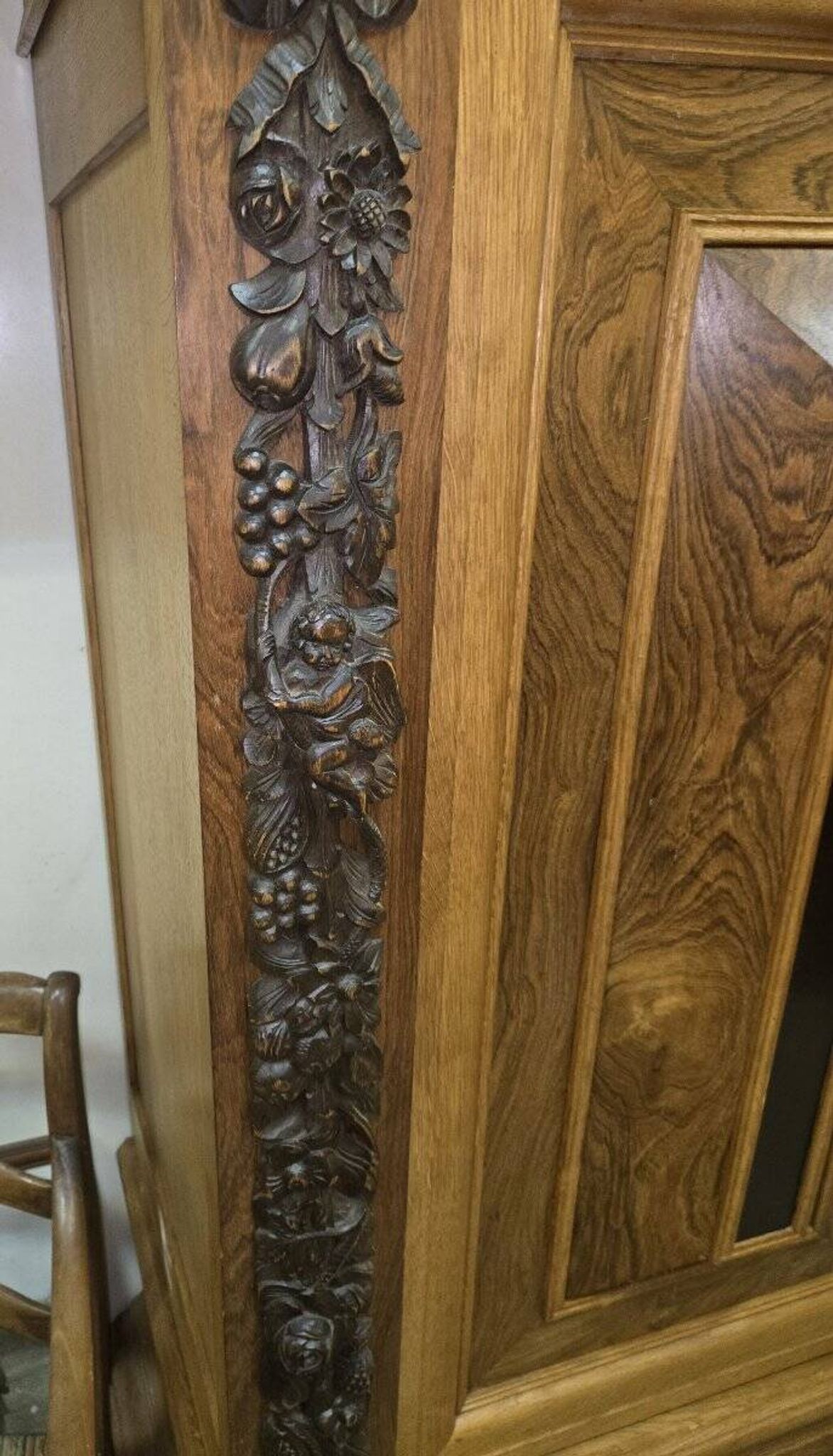 Armoire Hollandaise a coussins de style Renaissance en bois massif
