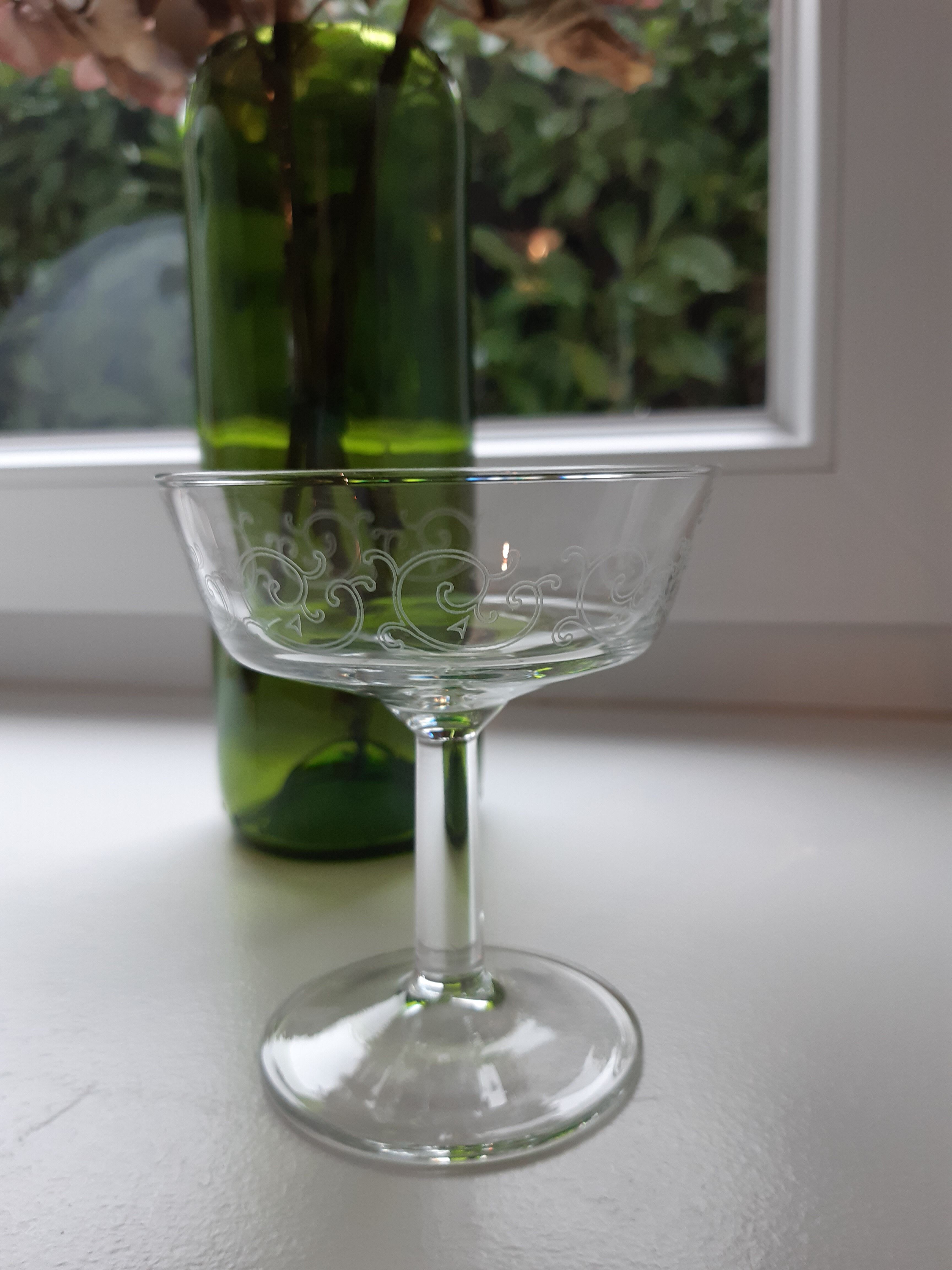 Lot of 8 60s crystal champagne glasses