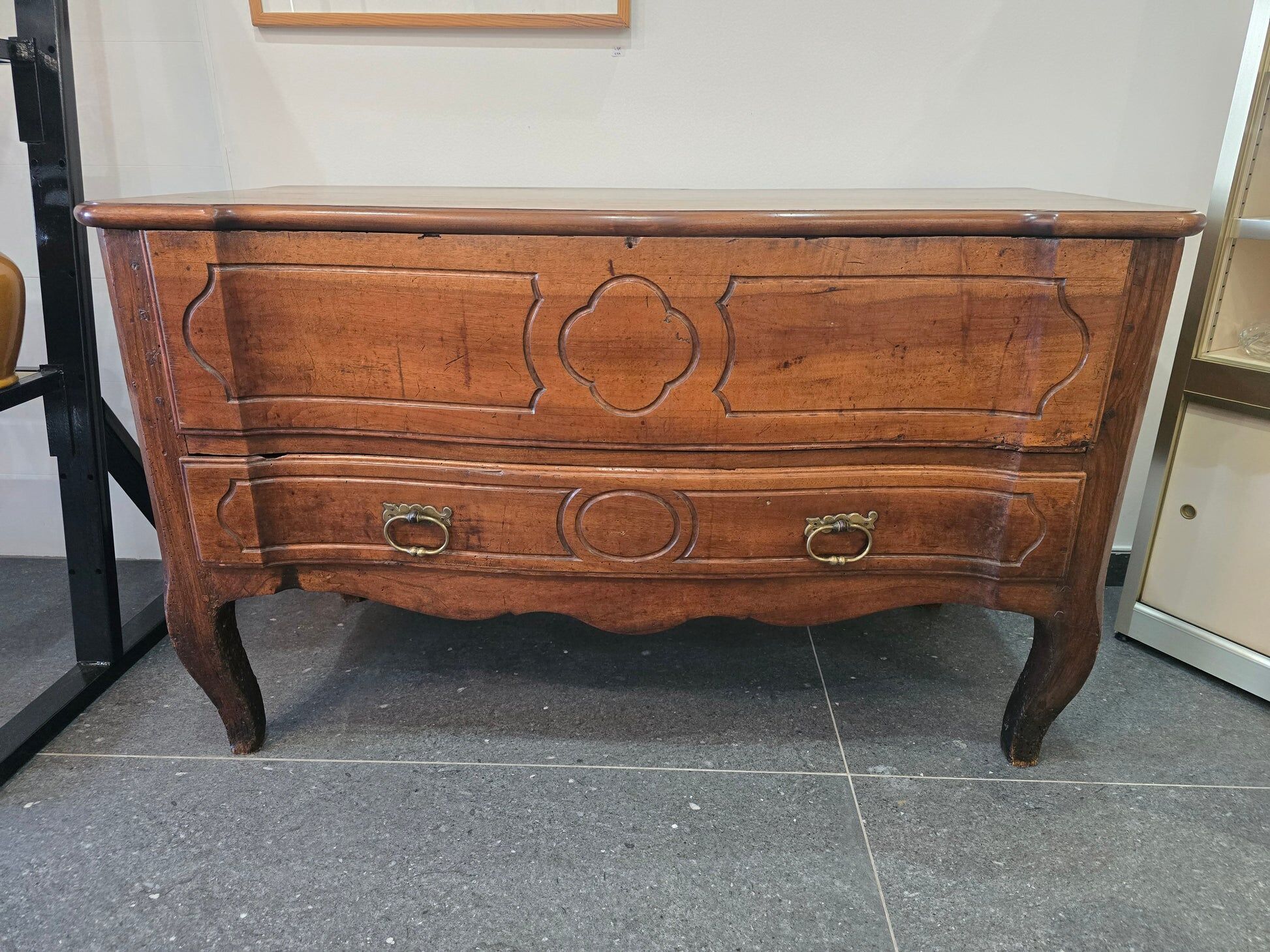 Regional walnut commode, Louis XV style – late 18th / early 19th century