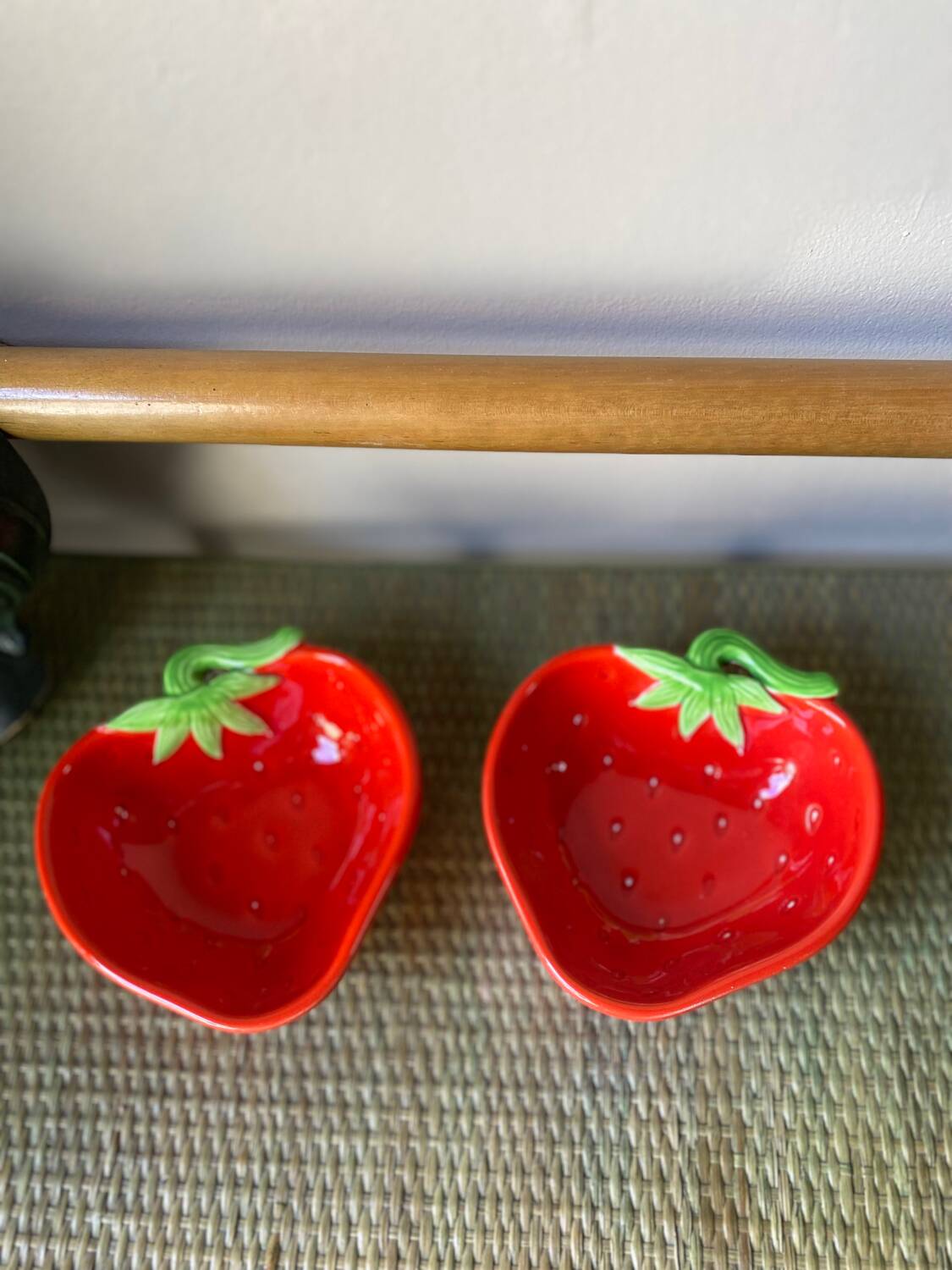 Ceramic strawberry cup