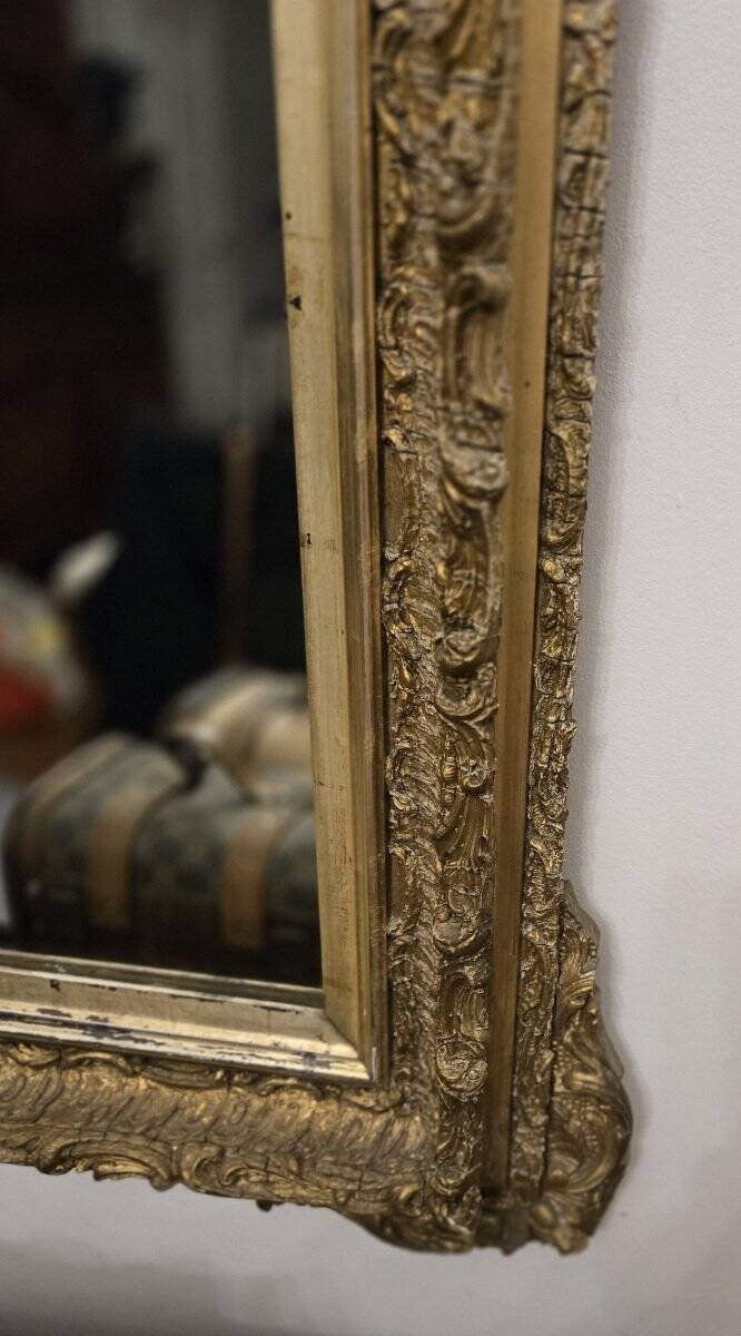 Large antique mirror from the Napoléon III era, finely carved and gilded with gold leaf.