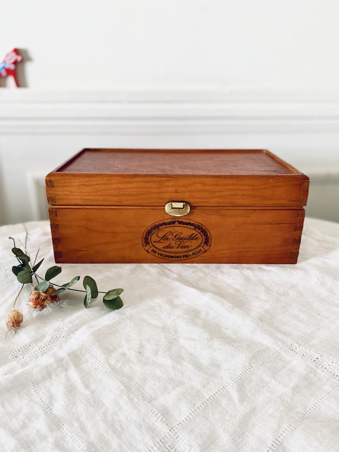 Wine crate wooden box with lid