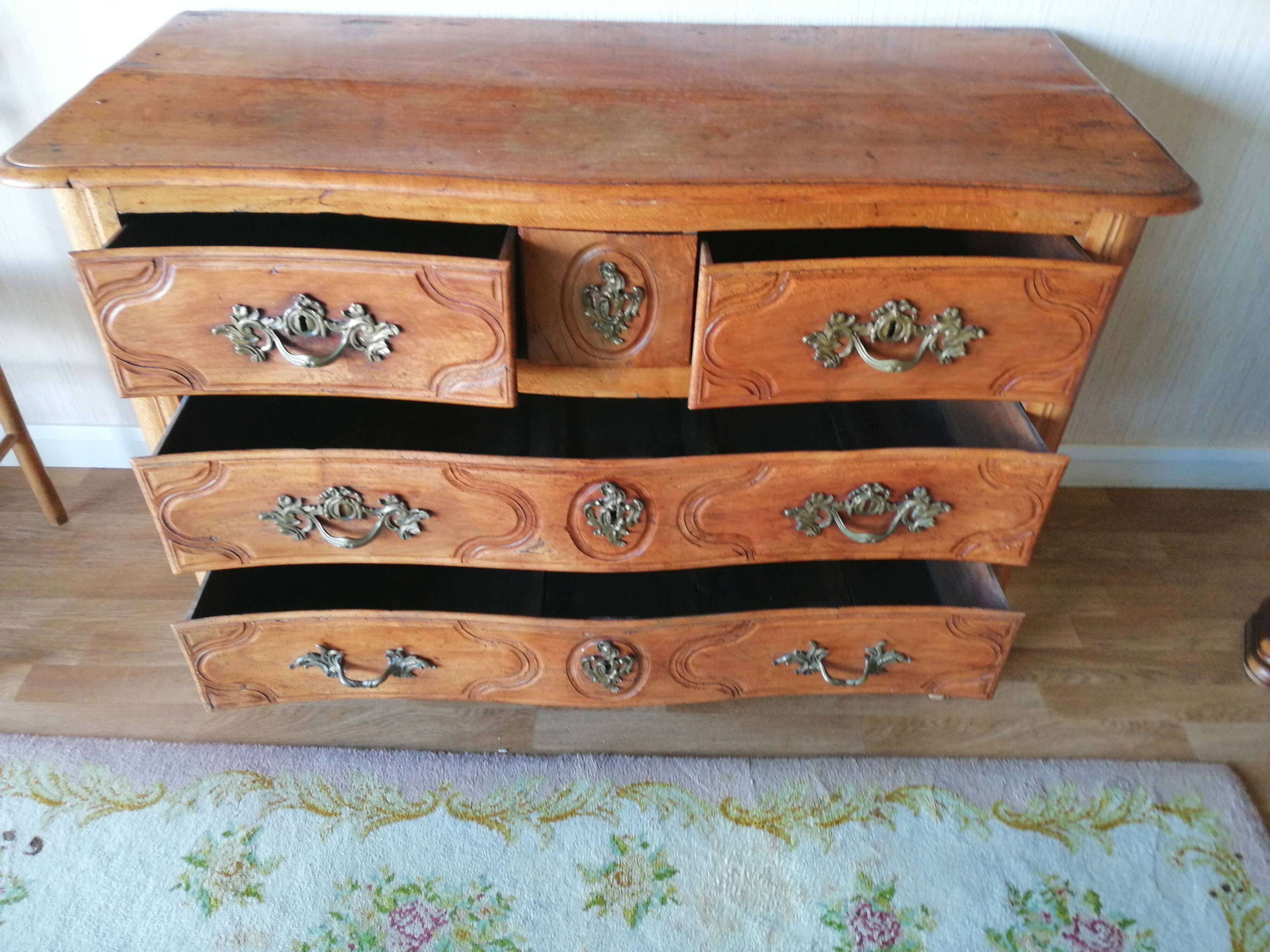 Parisienne Regency dresser