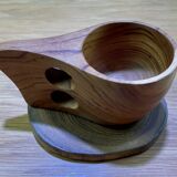 Service de tasses en bois avec soucoupes