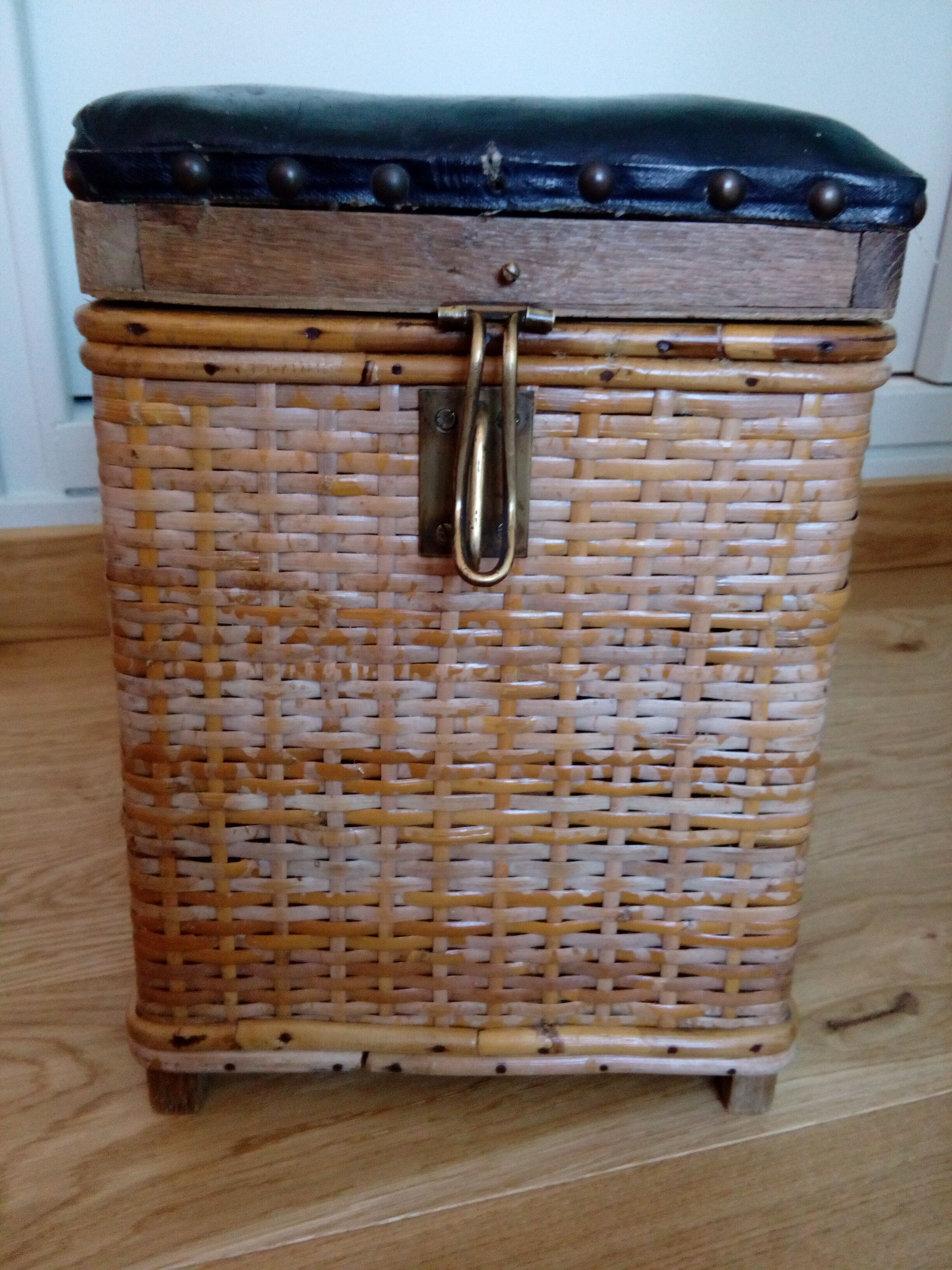 Tabouret de pêche en osier, coffre siège de pêcheur