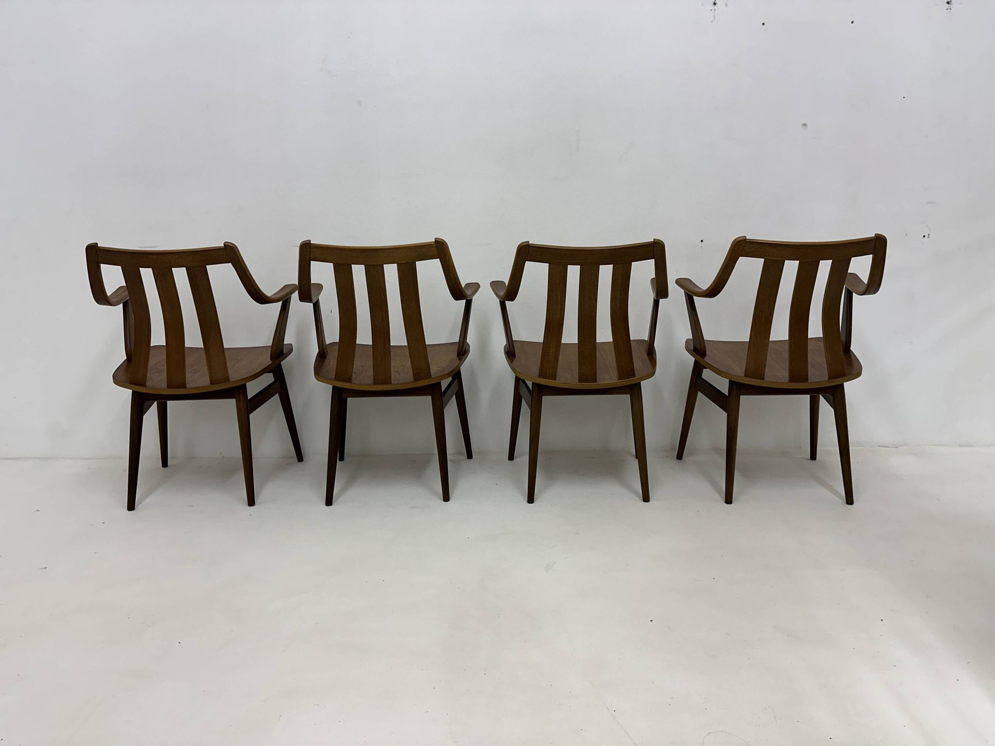 Lot de 4 chaises de salle à manger en contreplaqué, années 1960