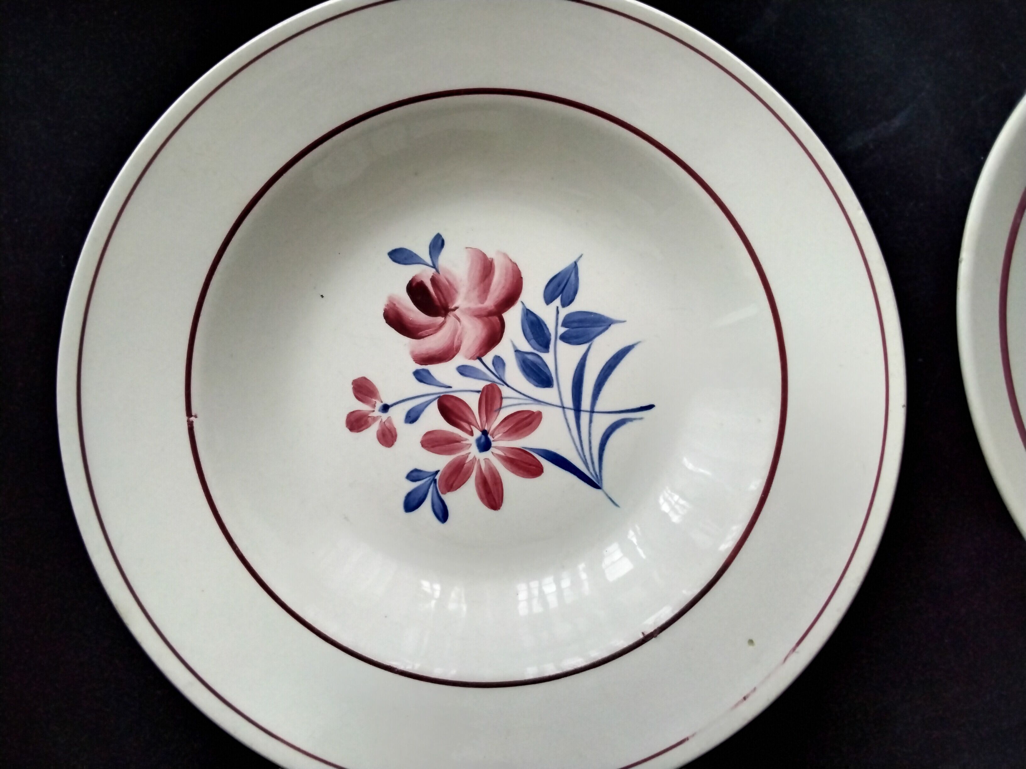 Set de 5 assiettes creuses dépareillées en faience de Saint Amand et Moulin des Loup