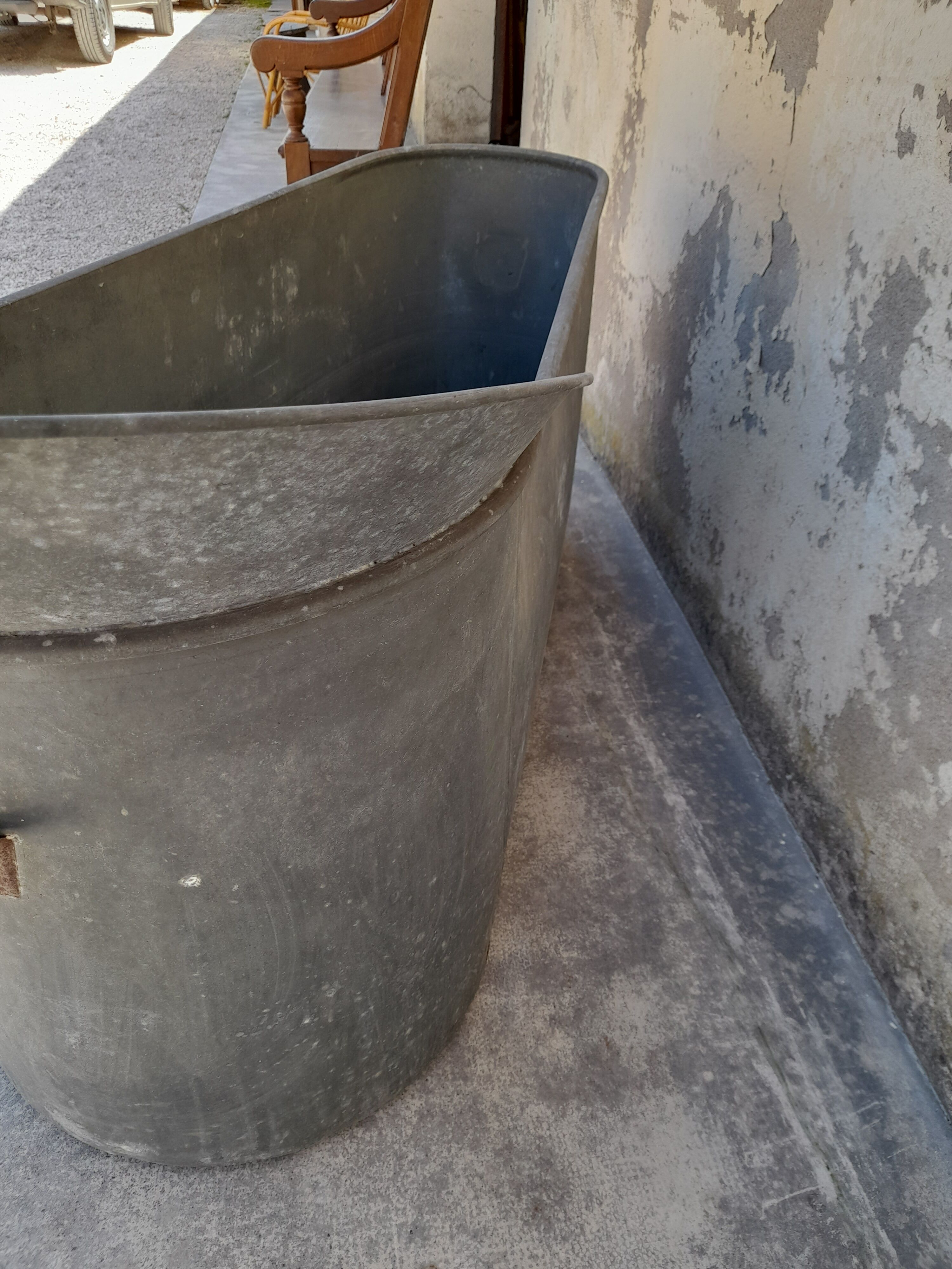 Ancient zinc bathtub 1900 -1m40