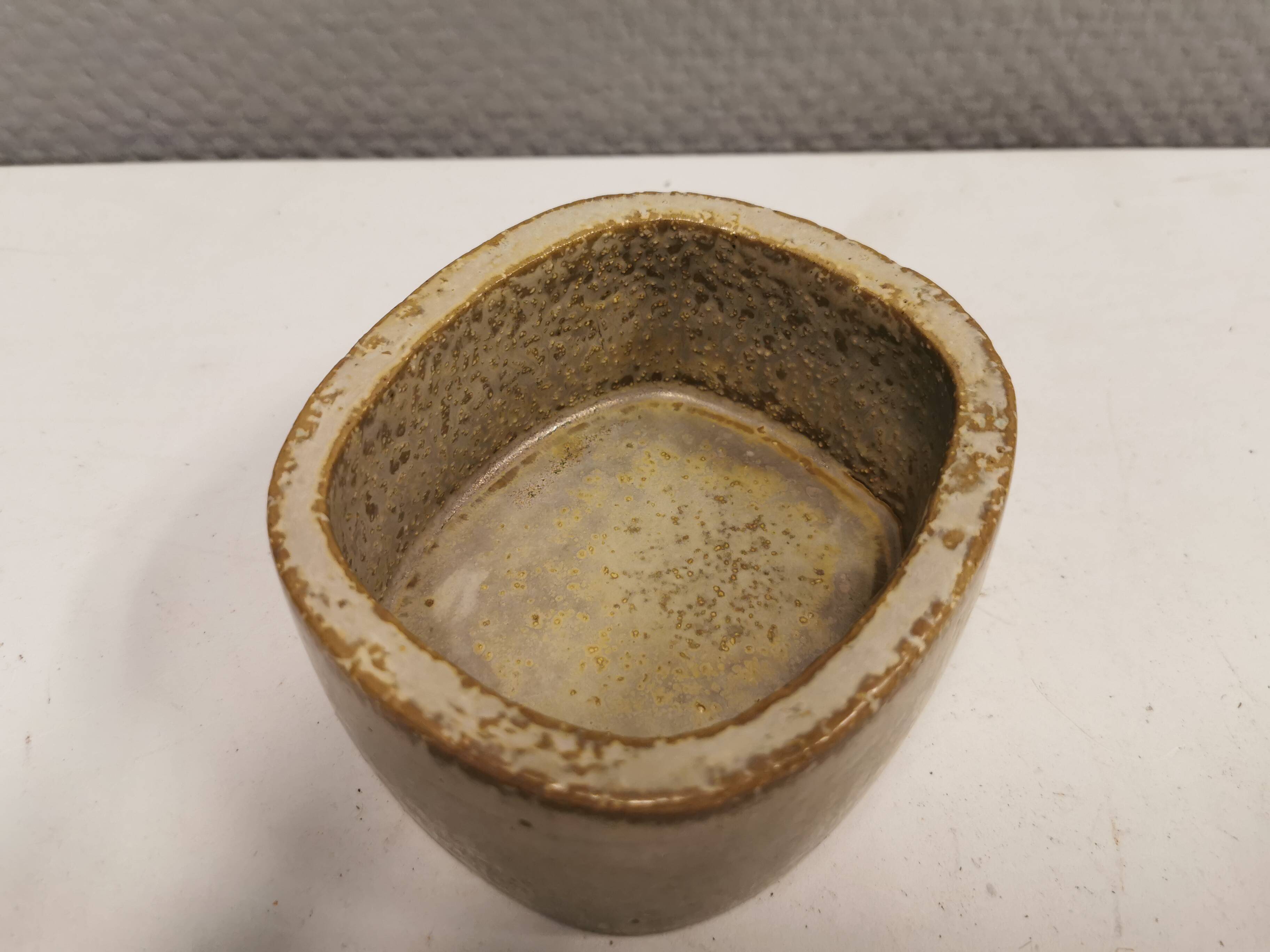 Ceramic bowl from Danish Palshus, in a beautiful beige/greyish matt glaze.