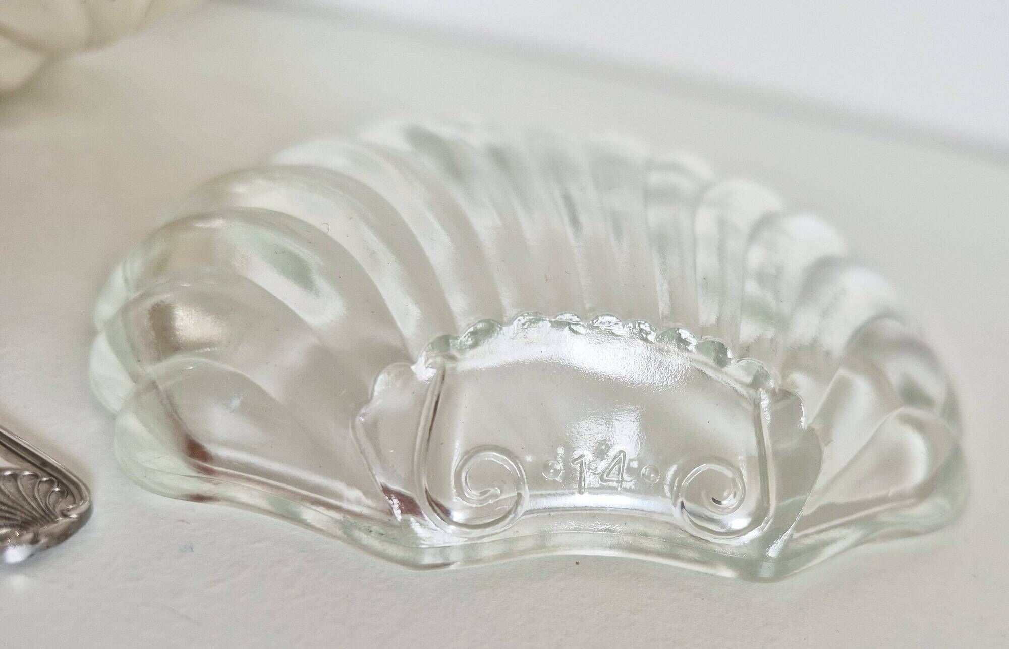 Silver-plated scallop shell butter dish