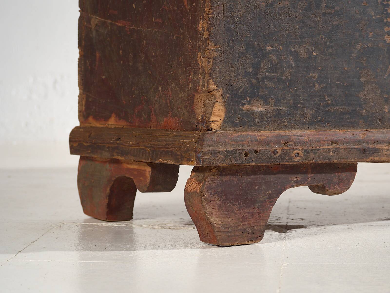 Antique long trunk painted with floral motifs (Year 1876) #1