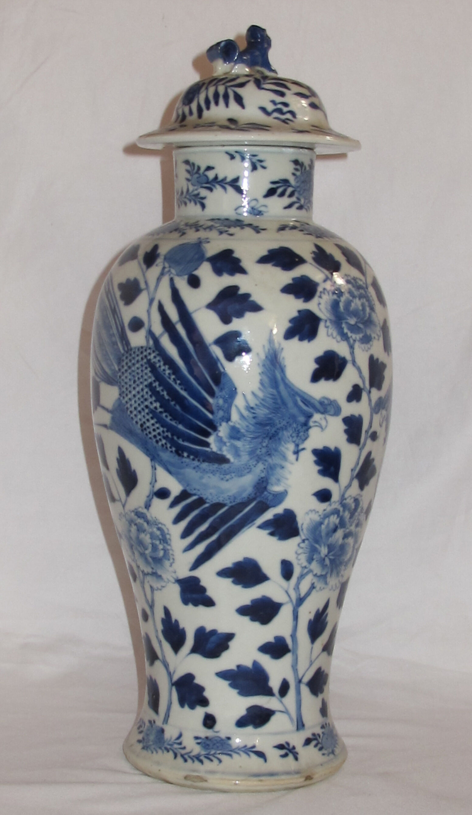 Ancient Chinese white blue potiche