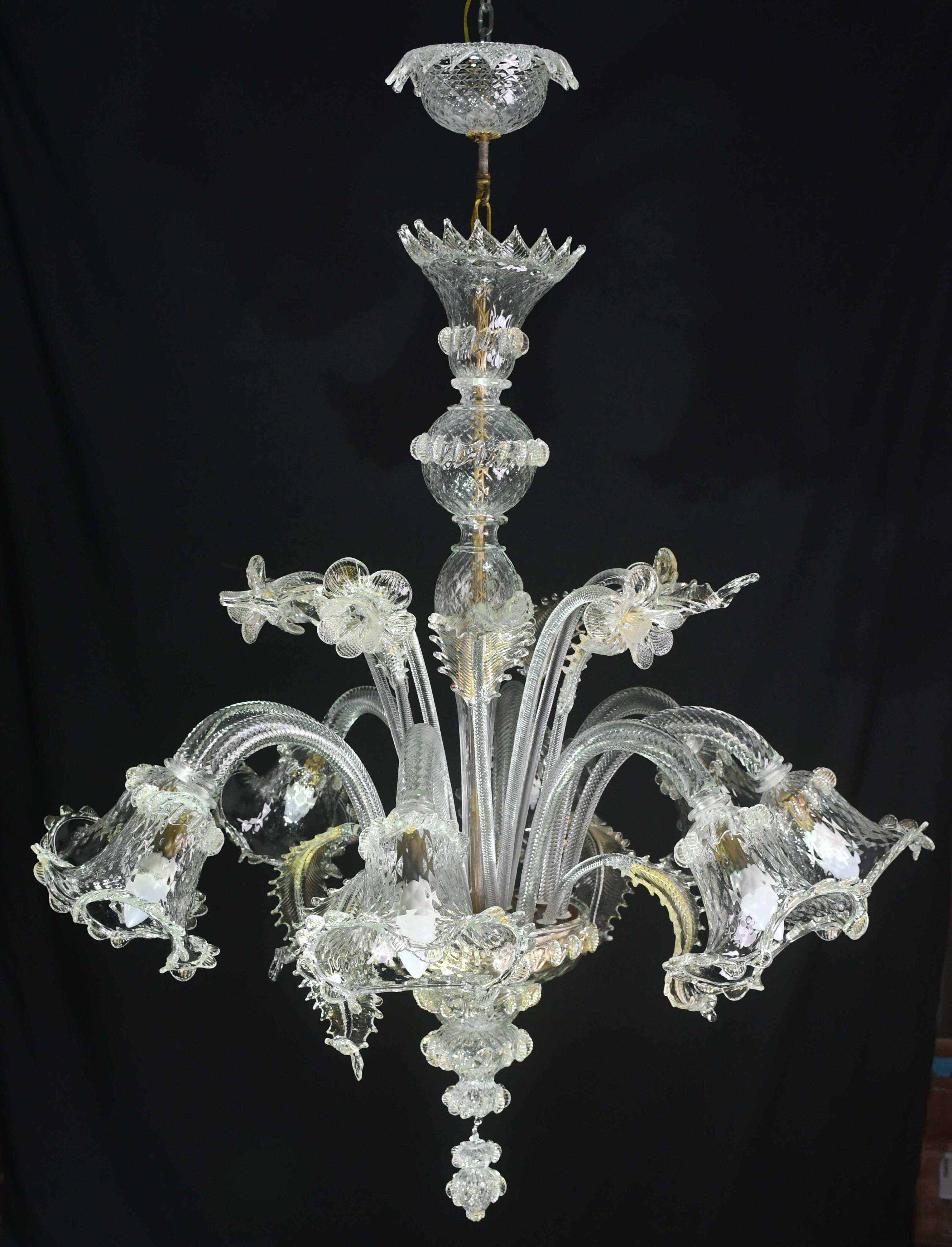 Wonderful large size Venetian chandelier, transparent and gold Murano glass