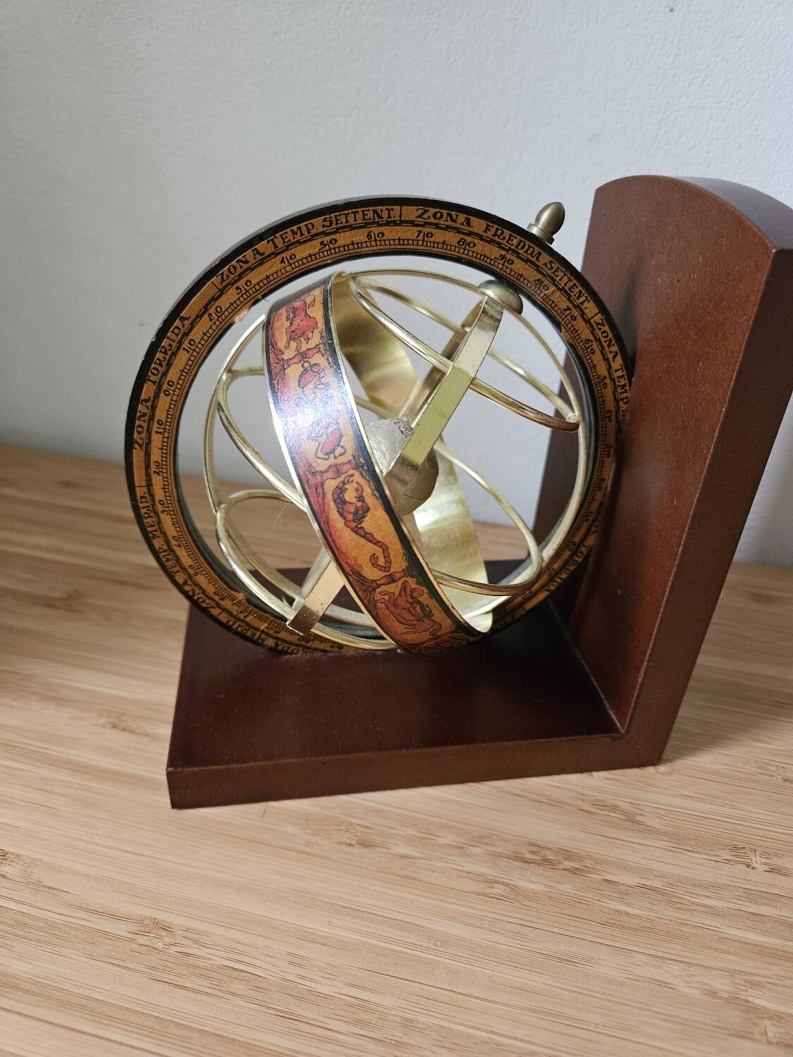 Sphere bookend