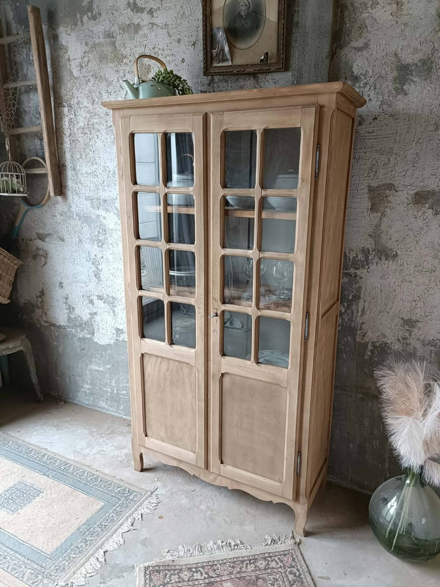 Parisian display cabinet