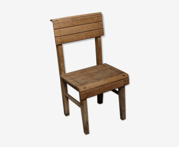 Ancienne chaise d'enfant en bois