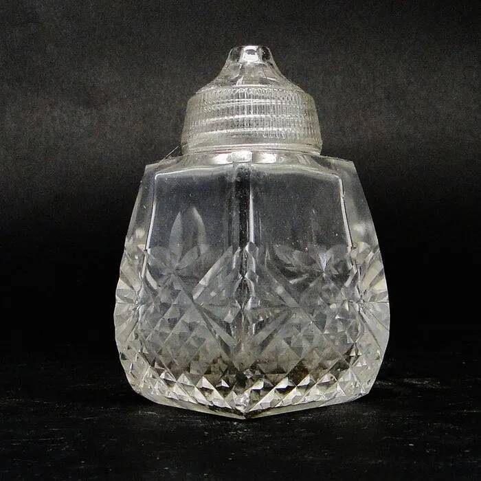 D5H Salt Shaker in Art Deco Style