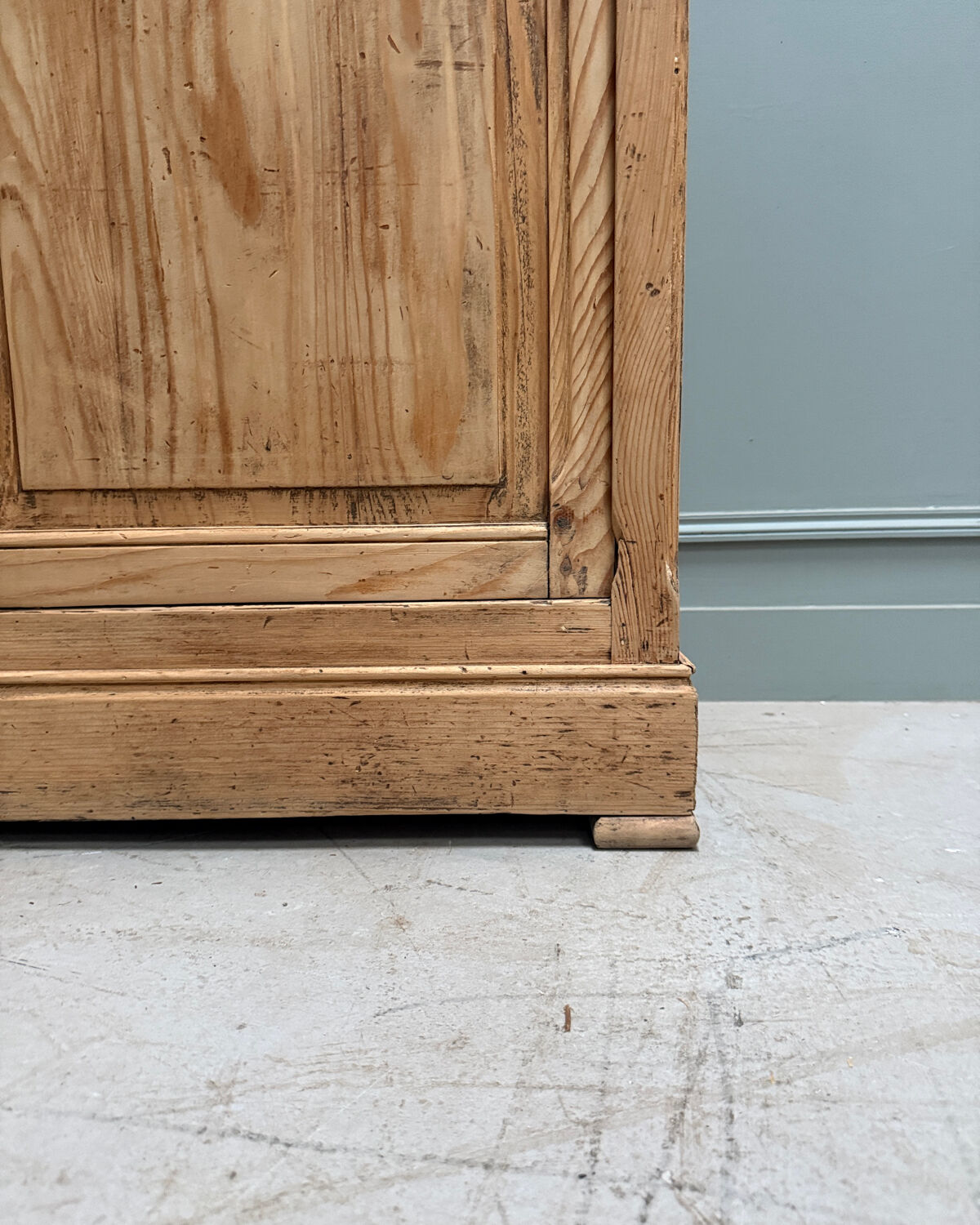 Vintage Delagrave display cabinet (renovated)