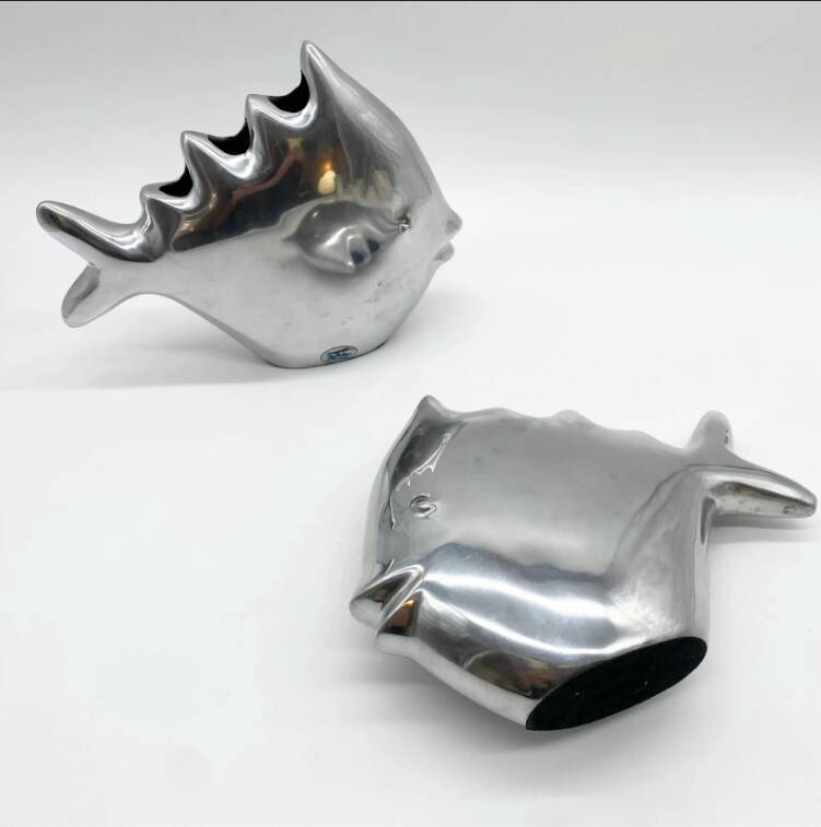 Pair of “Fish” vases / Cast aluminum – 1980s